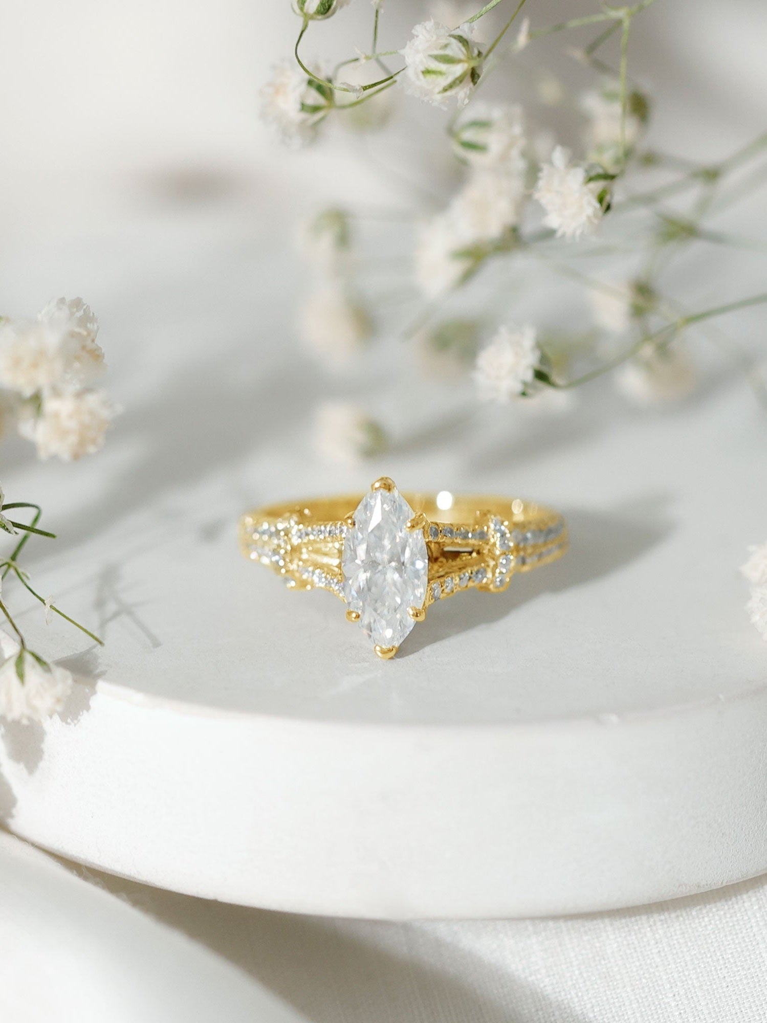 1 Carat Marquise Cut Lab Grown Diamond Split Shank Engagement Ring with IGI Certificate - Courbe et Compagnie