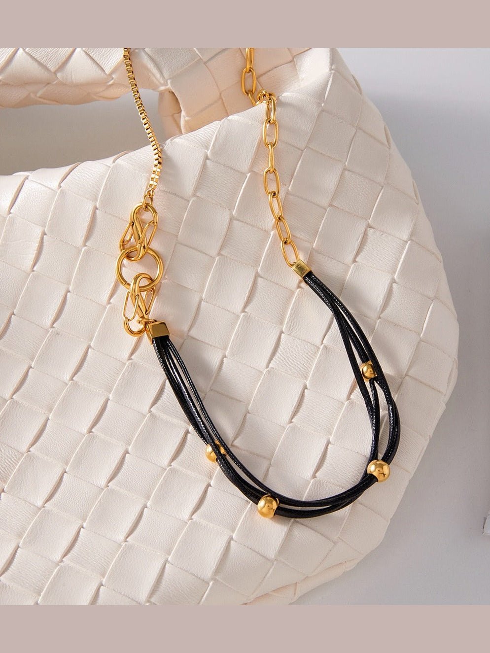 18K gold and black wax cord necklace for women, suitable for autumn and winter sweaters. - Courbe et Compagnie