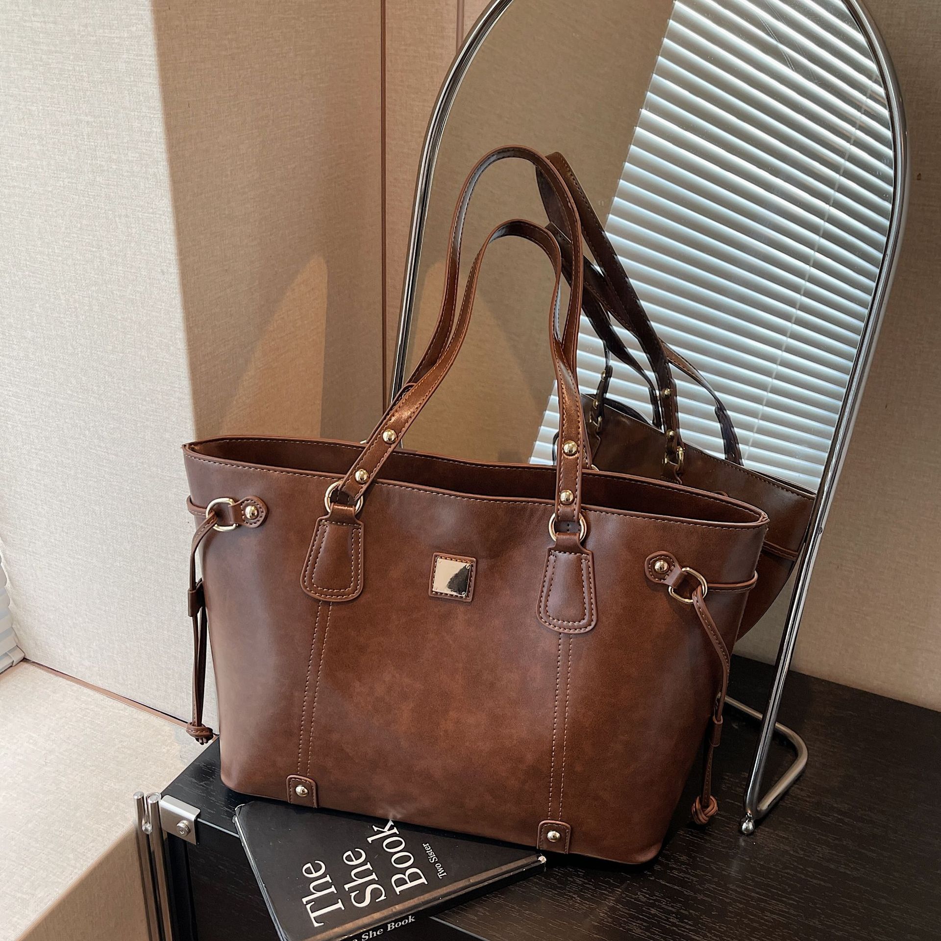 Large-capacity Bucket Tote Bag