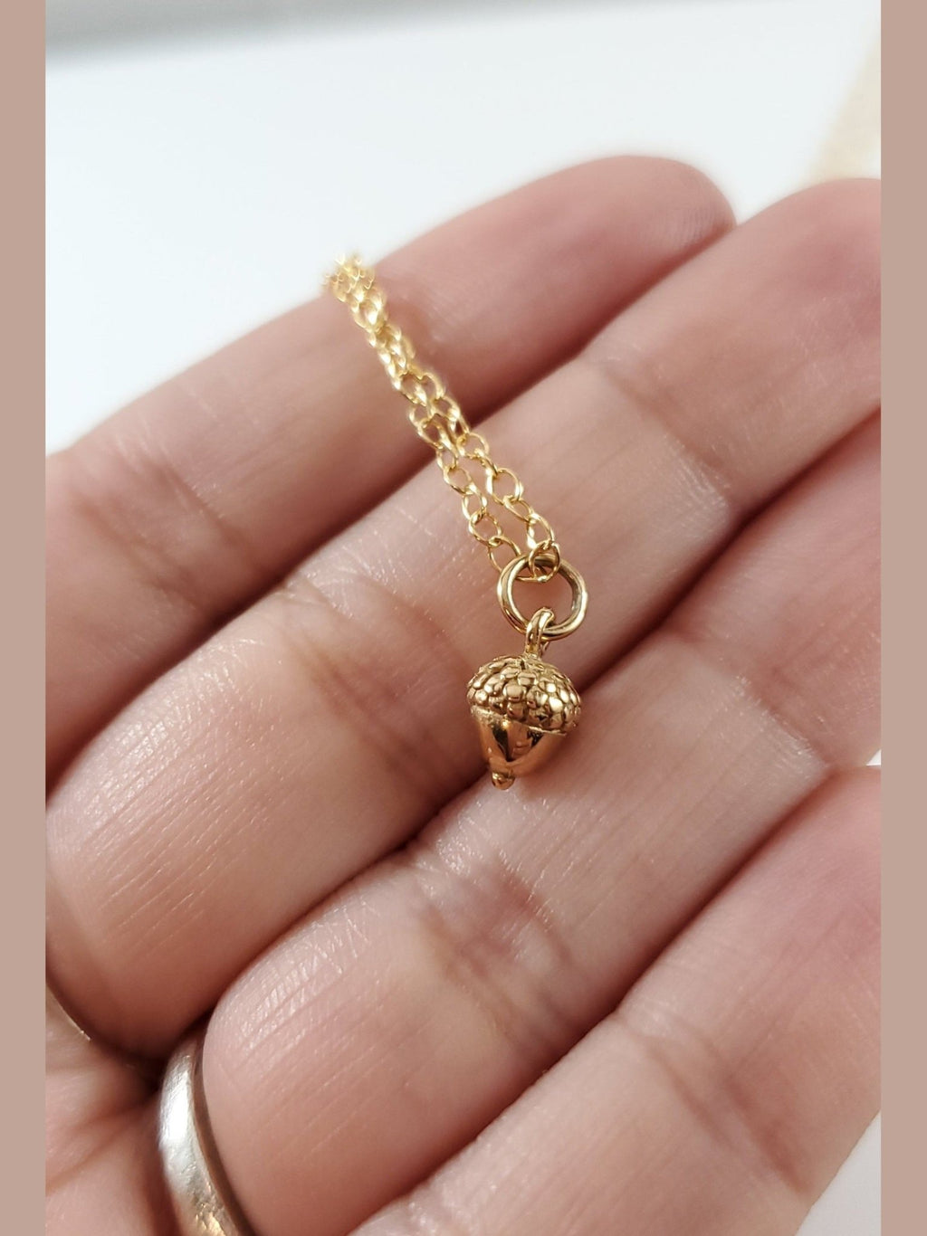 Acorn Charm- Dainty 14k Gold Filled Jewelry - Courbe et Compagnie