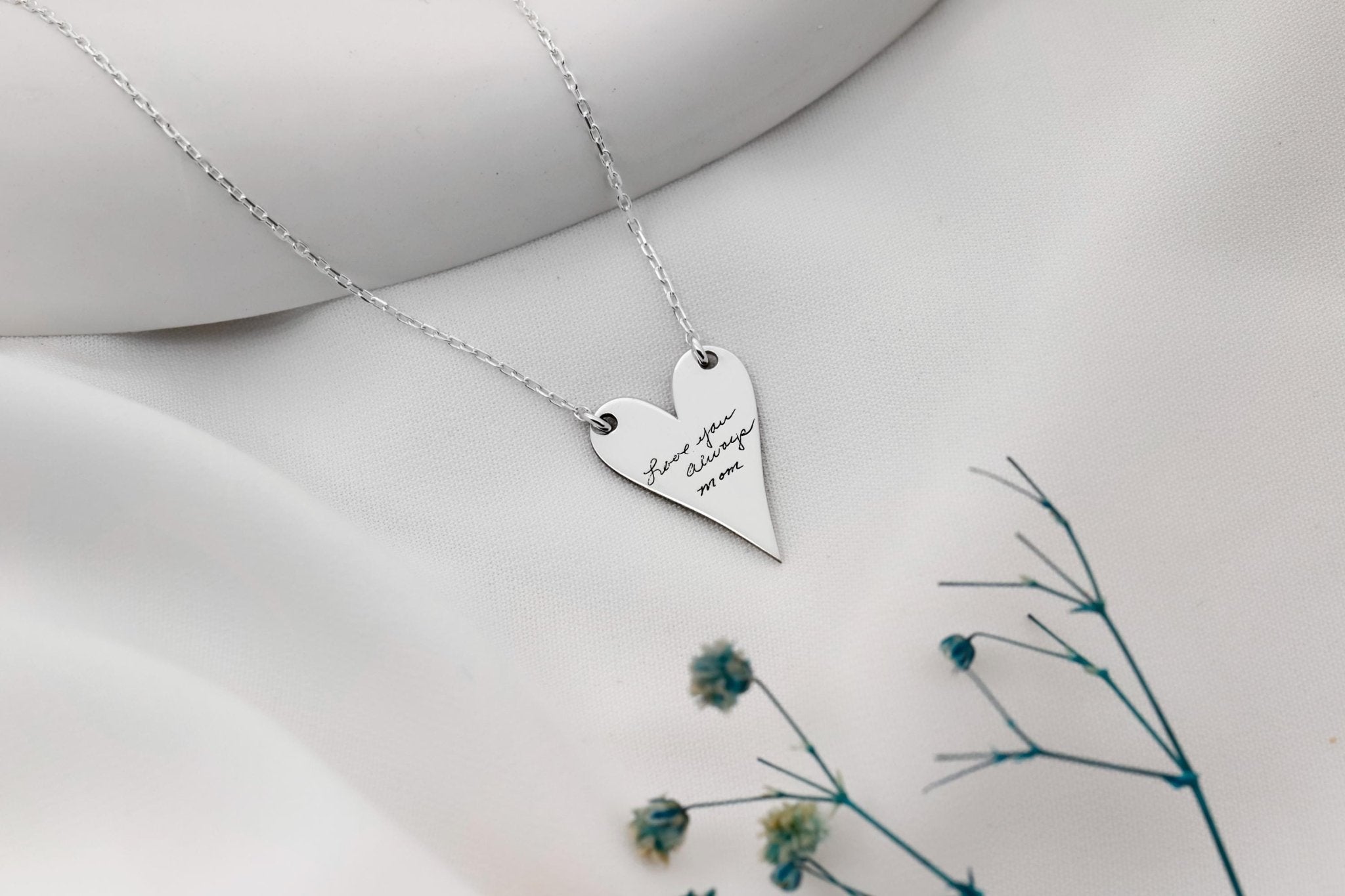Actual Handwriting Engraving Heartfelt Grace Minimalist Heart Necklace in 925 Sterling Silver - Courbe et Compagnie