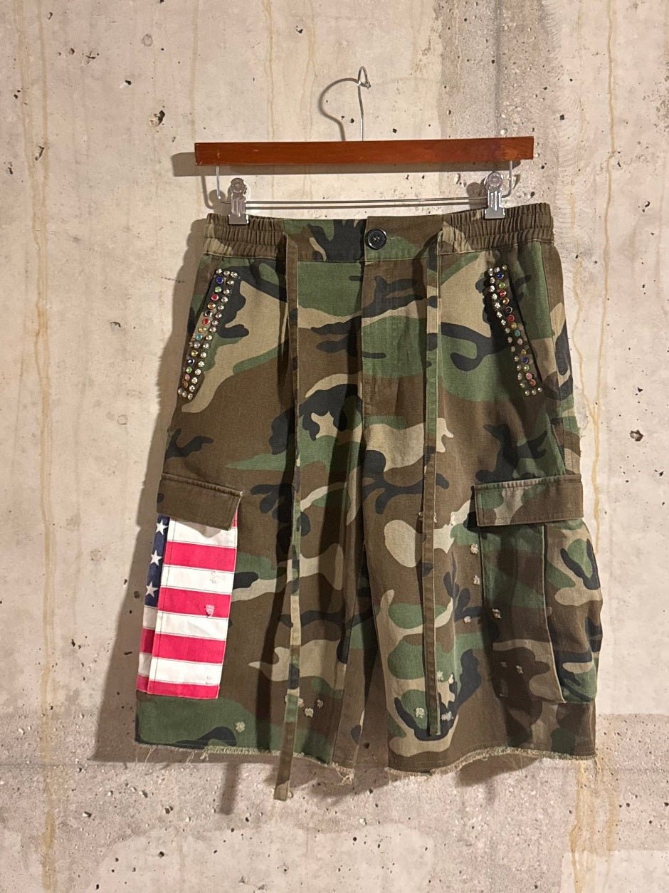 Americana Camo Pleated Rhinestone Shorts - Courbe et Compagnie