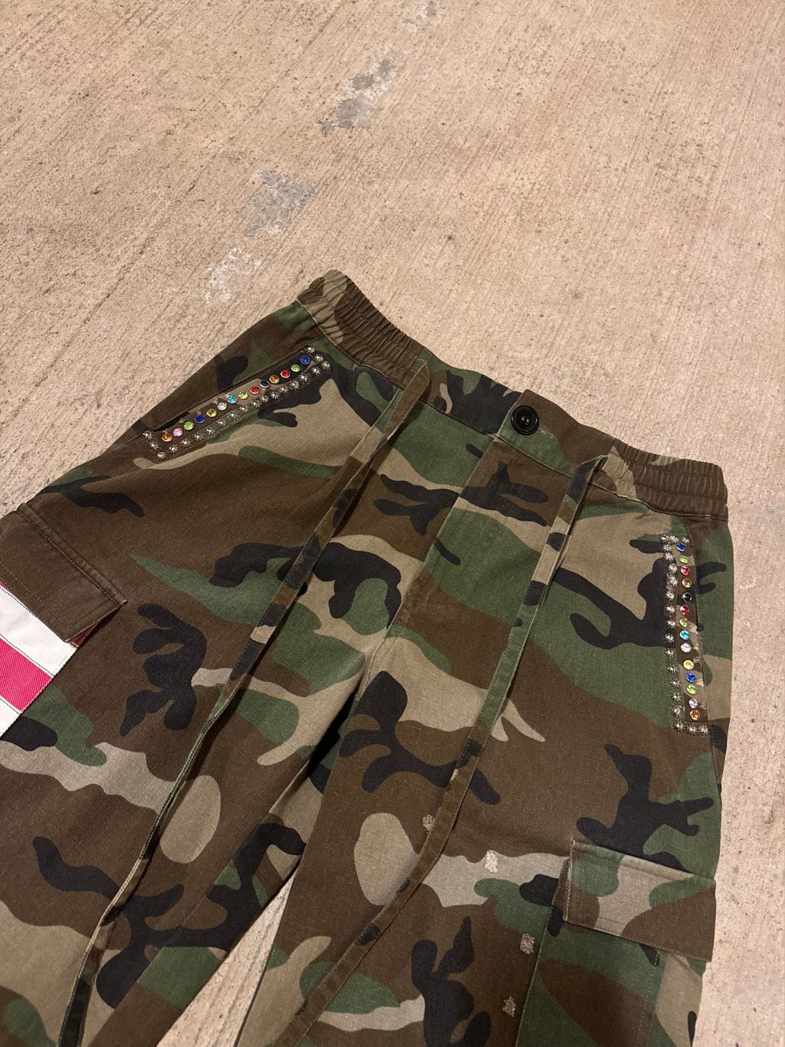 Americana Camo Pleated Rhinestone Shorts - Courbe et Compagnie