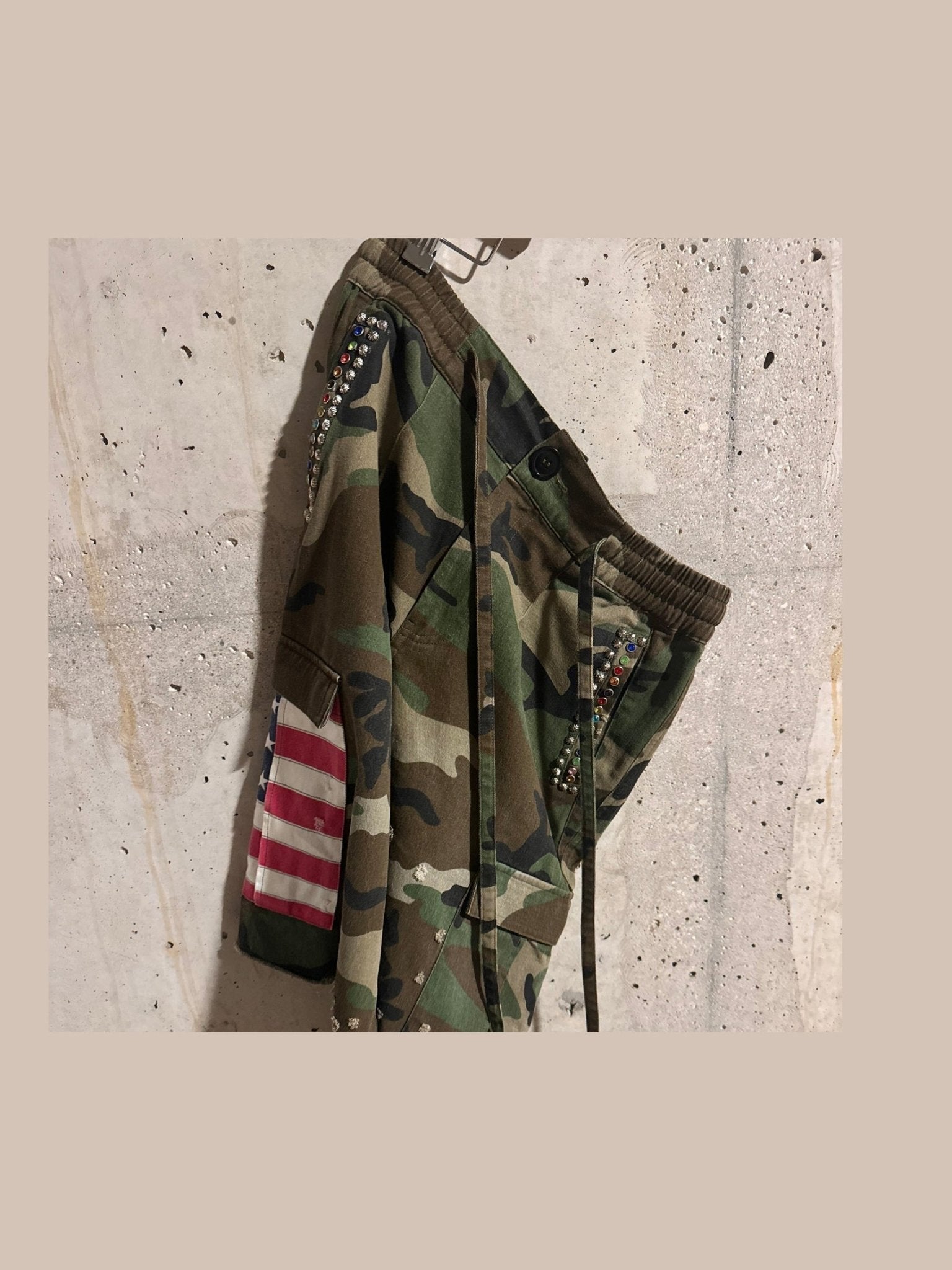 Americana Camo Pleated Rhinestone Shorts - Courbe et Compagnie