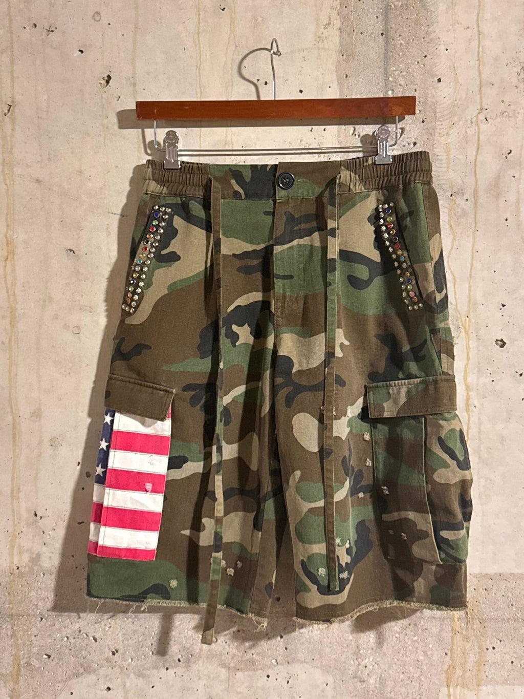 Americana Camo Pleated Rhinestone Shorts - Courbe et Compagnie