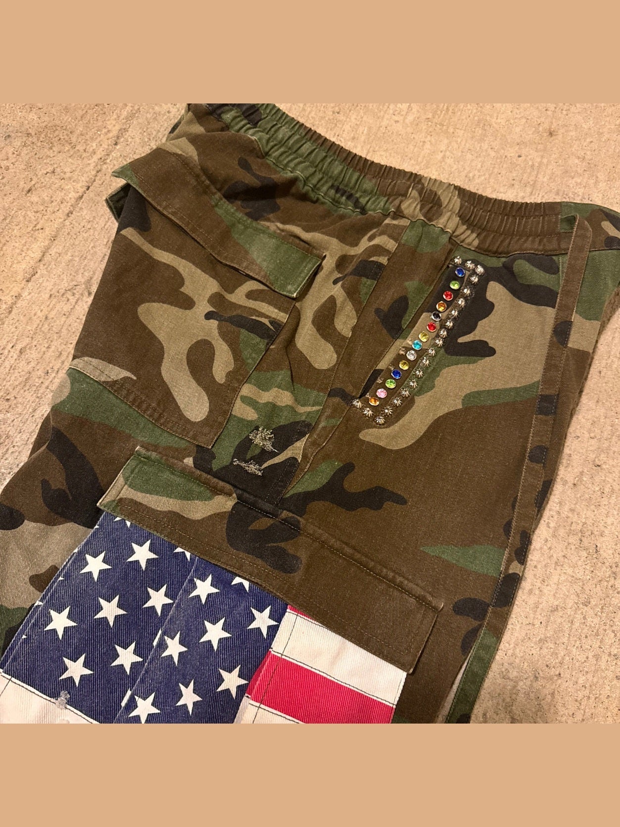 Americana Camo Pleated Rhinestone Shorts - Courbe et Compagnie