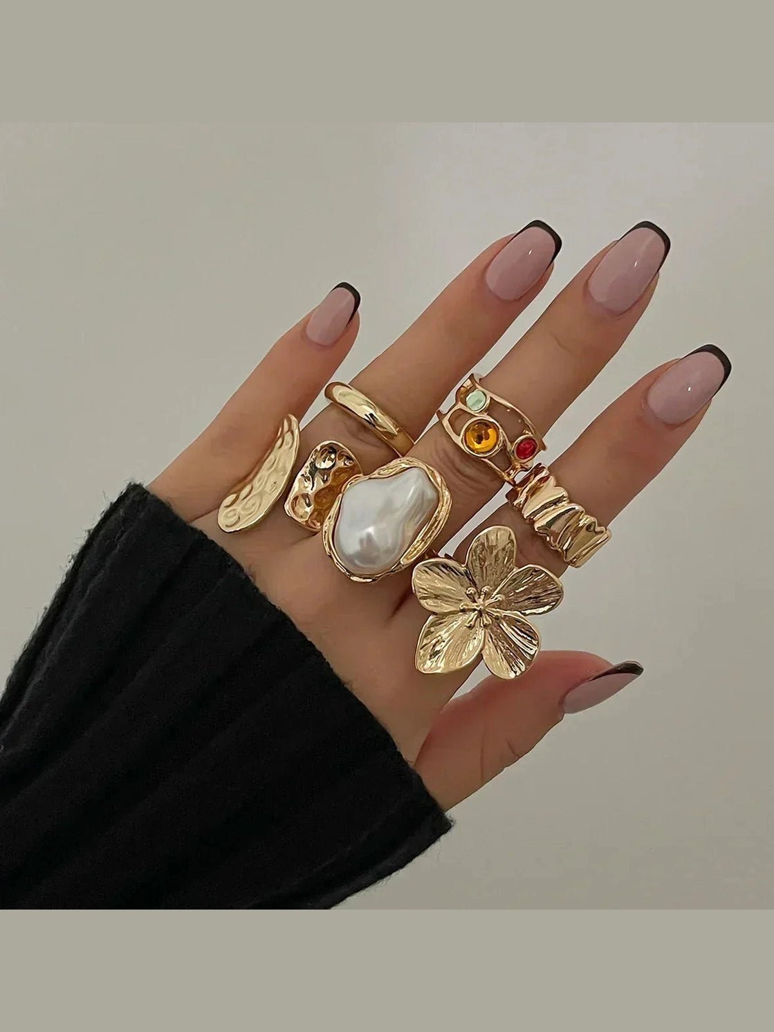 Baroque Metal Flower Open Ring Set – 6-Piece Imitation Pearl Statement Rings - Courbe et Compagnie