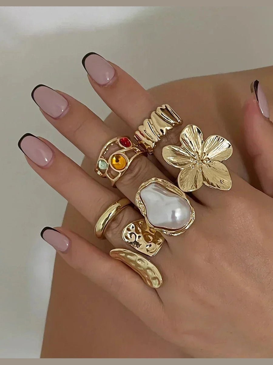 Baroque Metal Flower Open Ring Set – 6-Piece Imitation Pearl Statement Rings - Courbe et Compagnie