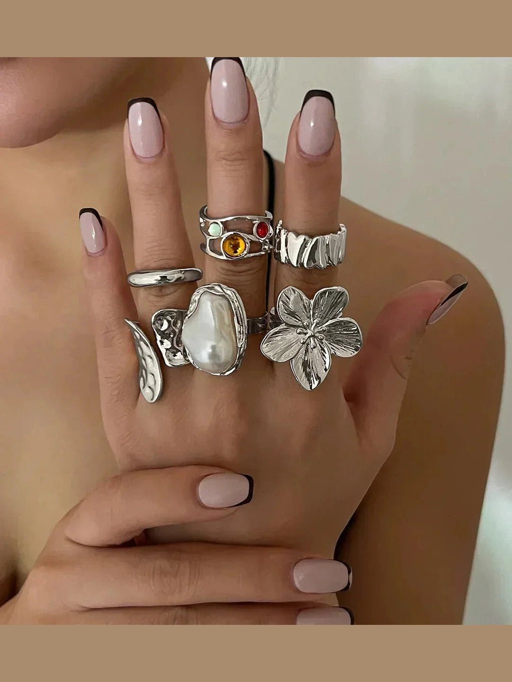 Baroque Metal Flower Open Ring Set – 6-Piece Imitation Pearl Statement Rings - Courbe et Compagnie