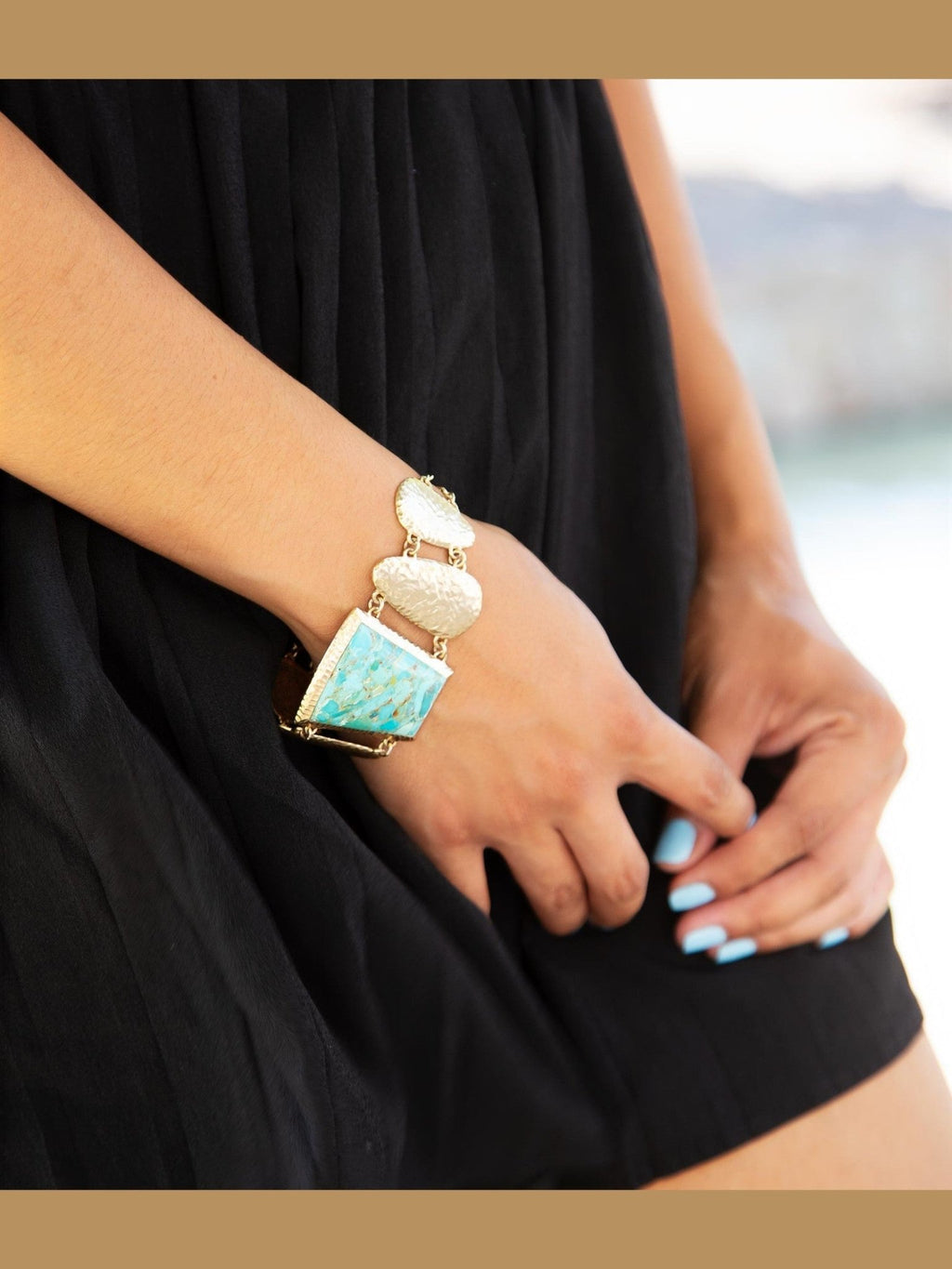 Blue Turquoise Jeweled Statement Link Golden Bracelet - Courbe et Compagnie