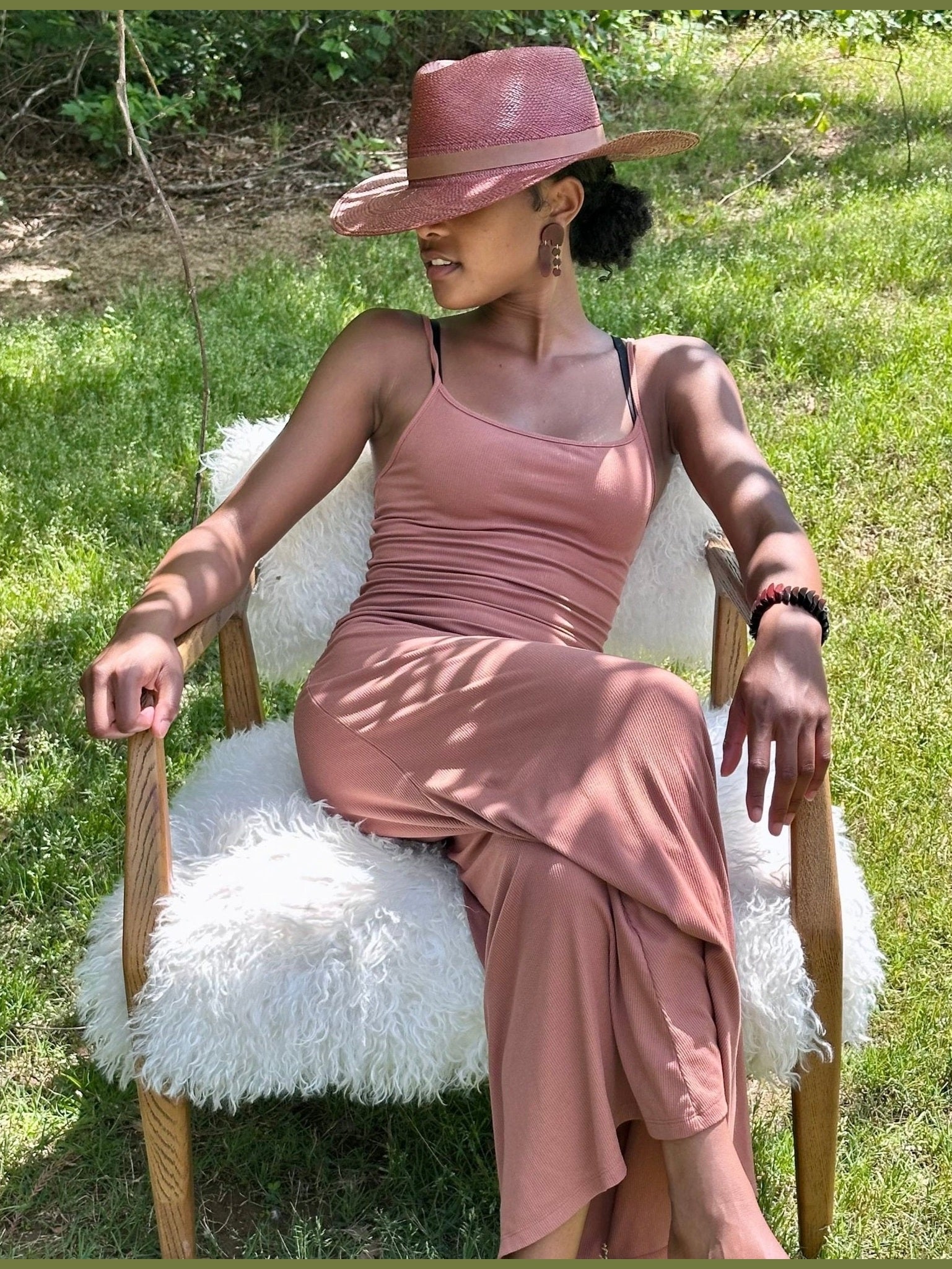 BURGUNDY LARGE BRIM TOQUILLA STRAW HAT - Courbe et Compagnie