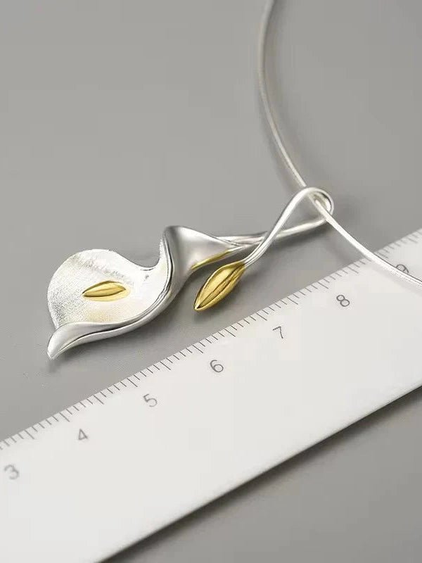 Calla Lily Necklace - Courbe et Compagnie