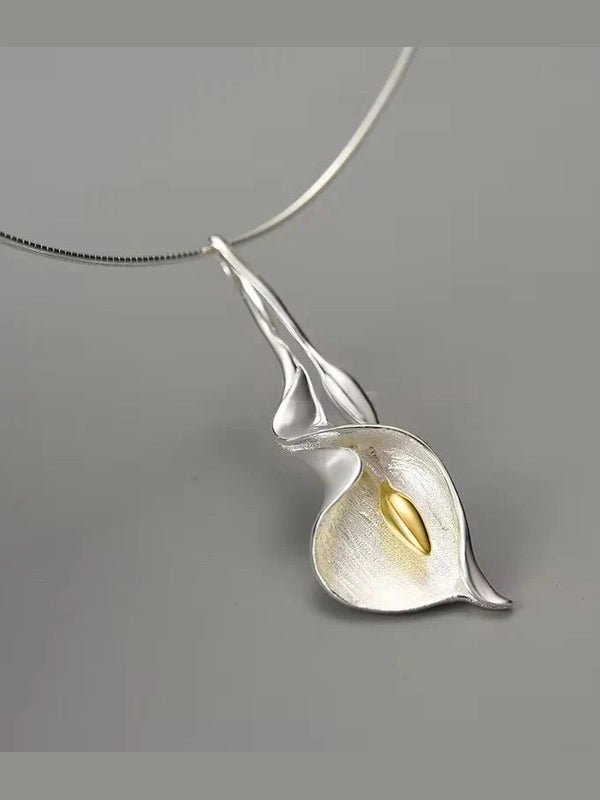 Calla Lily Necklace - Courbe et Compagnie