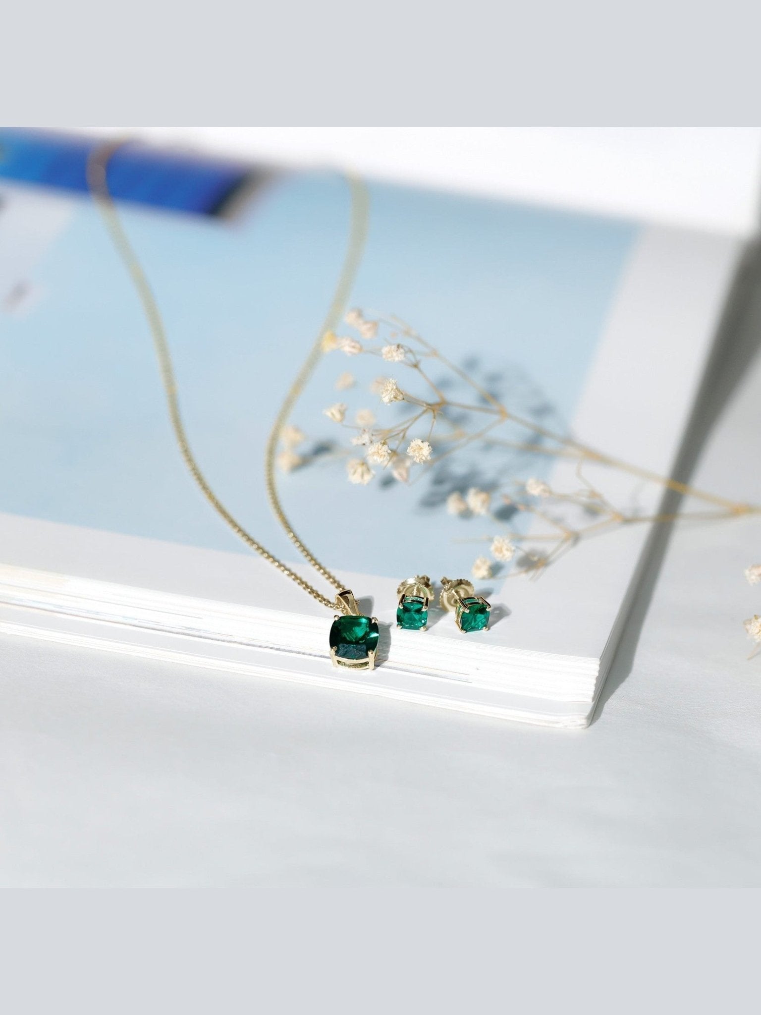 Certified Lab Grown Emerald Solitaire Jewelry Set - Courbe et Compagnie