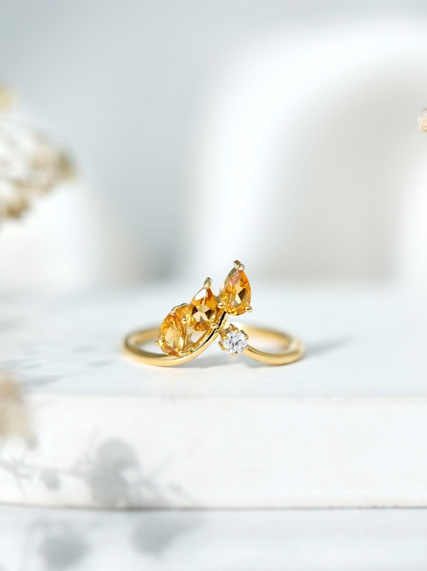 Certified Pear Shaped Citrine Ring Guard with Lab Diamond - Courbe et Compagnie