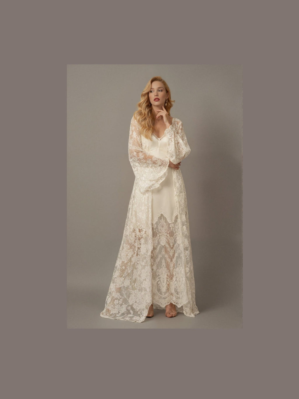 Chantilly Lace Long Robe with Silky Satin Lace Nightgown - next day shipping - Courbe et Compagnie