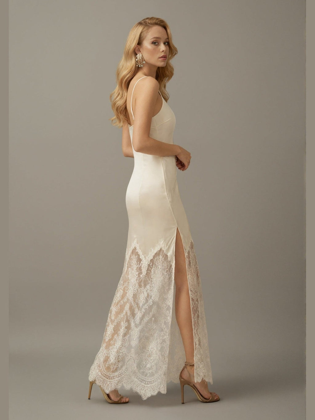 Chantilly Lace Long Robe with Silky Satin Lace Nightgown - next day shipping - Courbe et Compagnie