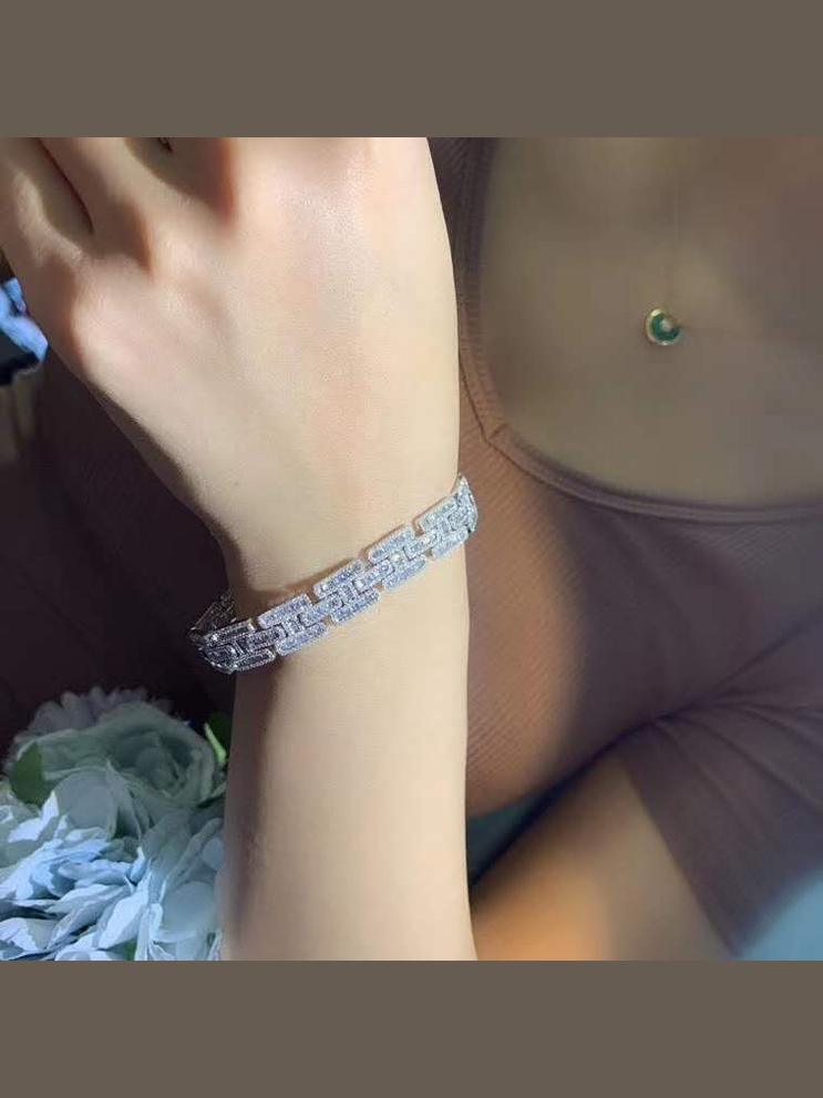 Charm Gold Iced out Diamond 18K Gold Chain Bracelet Women's - Courbe et Compagnie