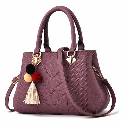 Chic and Versatile Woven Handbag with Tassel Charm - Courbe et Compagnie