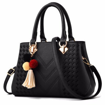 Chic and Versatile Woven Handbag with Tassel Charm - Courbe et Compagnie