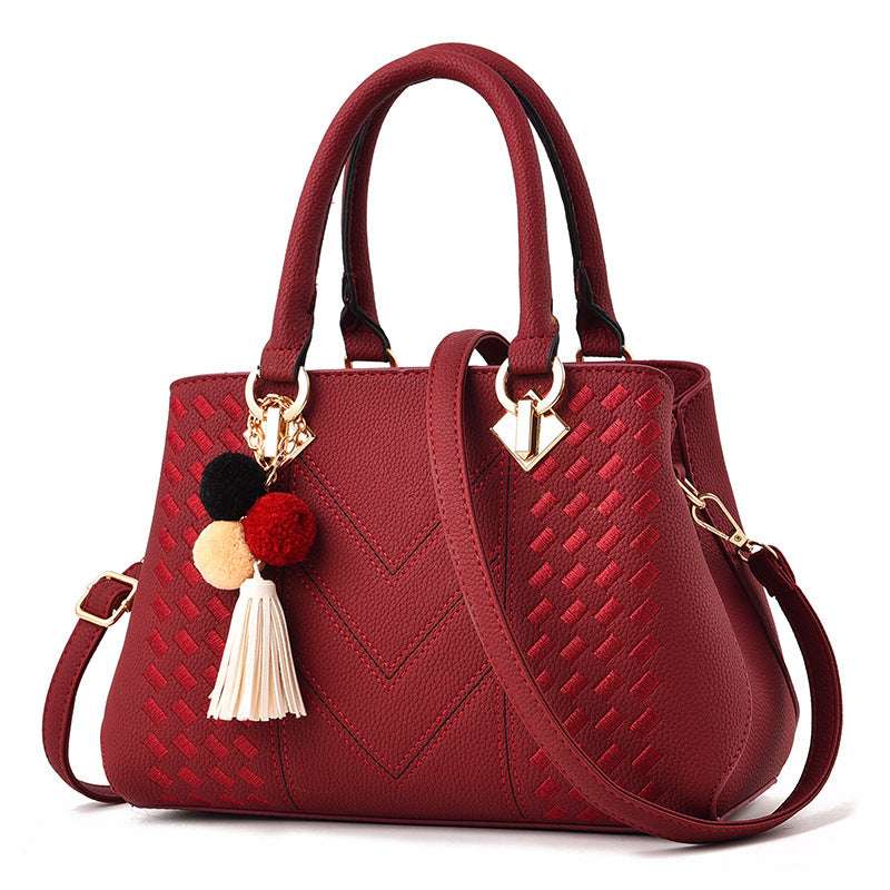 Chic and Versatile Woven Handbag with Tassel Charm - Courbe et Compagnie