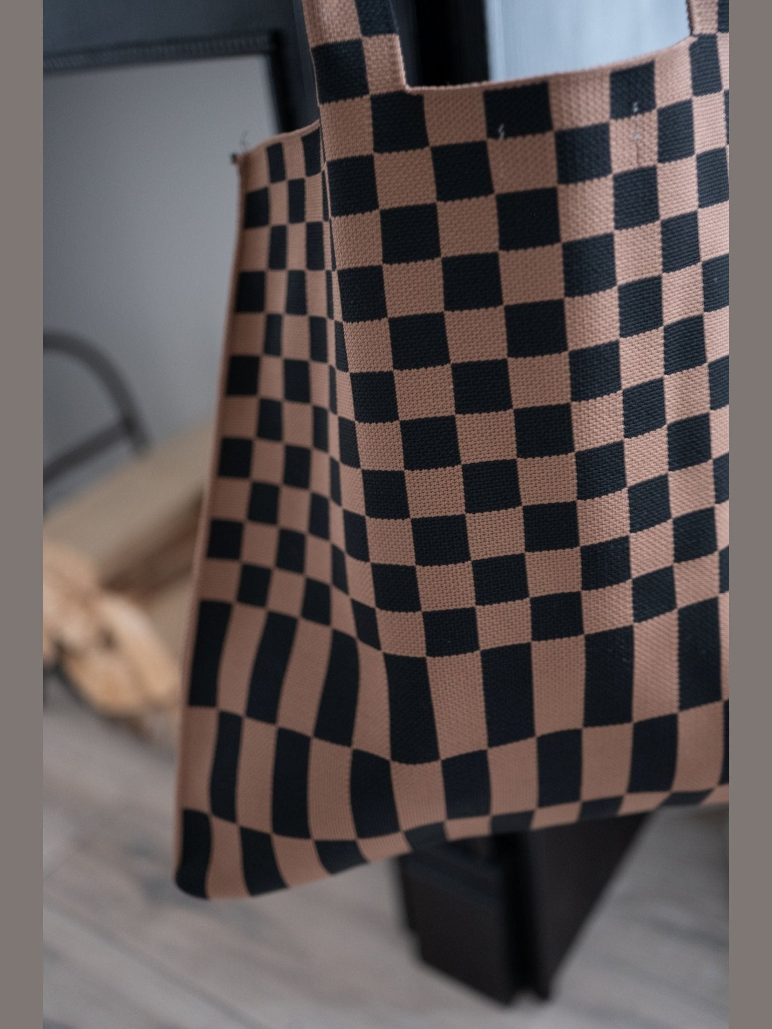 Classic Checkered Skinny Tote - Courbe et Compagnie