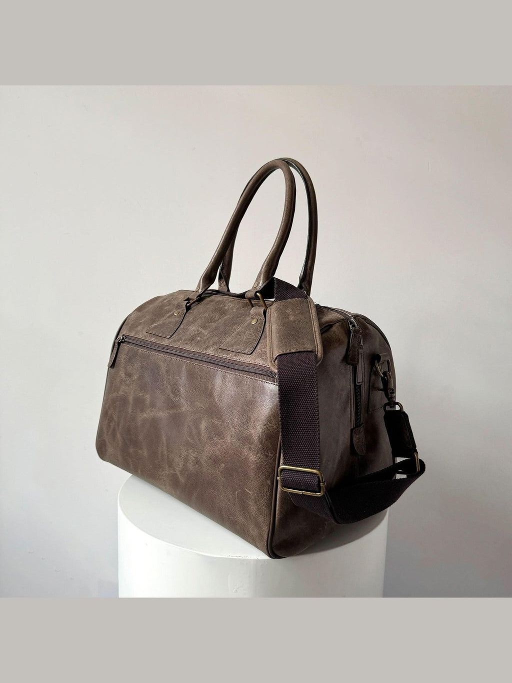 Crazy Horse Leather Weekender Bag – Full-Grain Travel Duffel with Laptop Pocket - Courbe et Compagnie