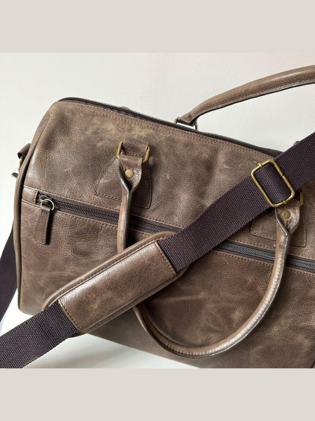 Crazy Horse Leather Weekender Bag – Full-Grain Travel Duffel with Laptop Pocket - Courbe et Compagnie