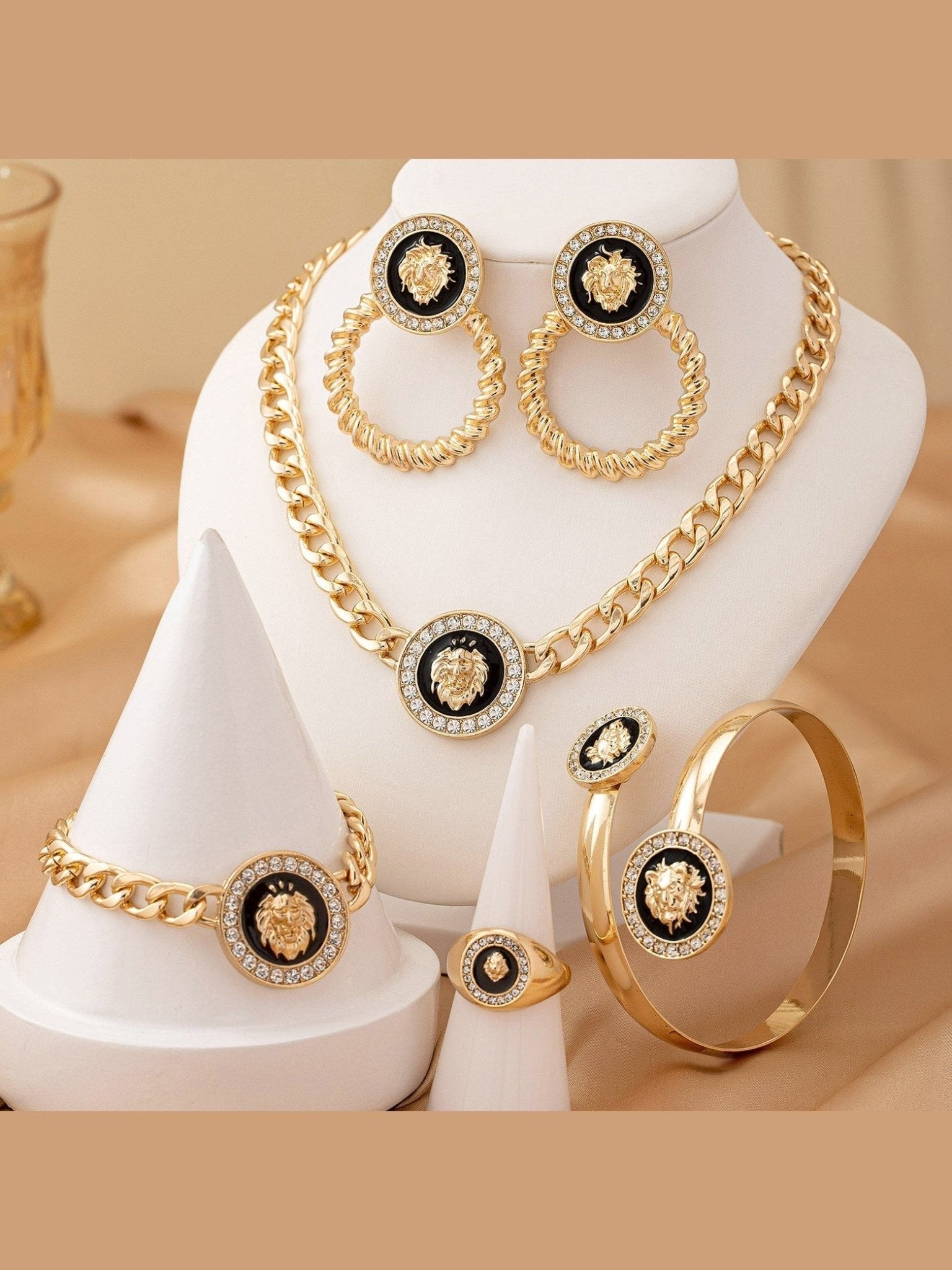 Creative Fashion Lion's Head Ornament Suit For Women - Courbe et Compagnie