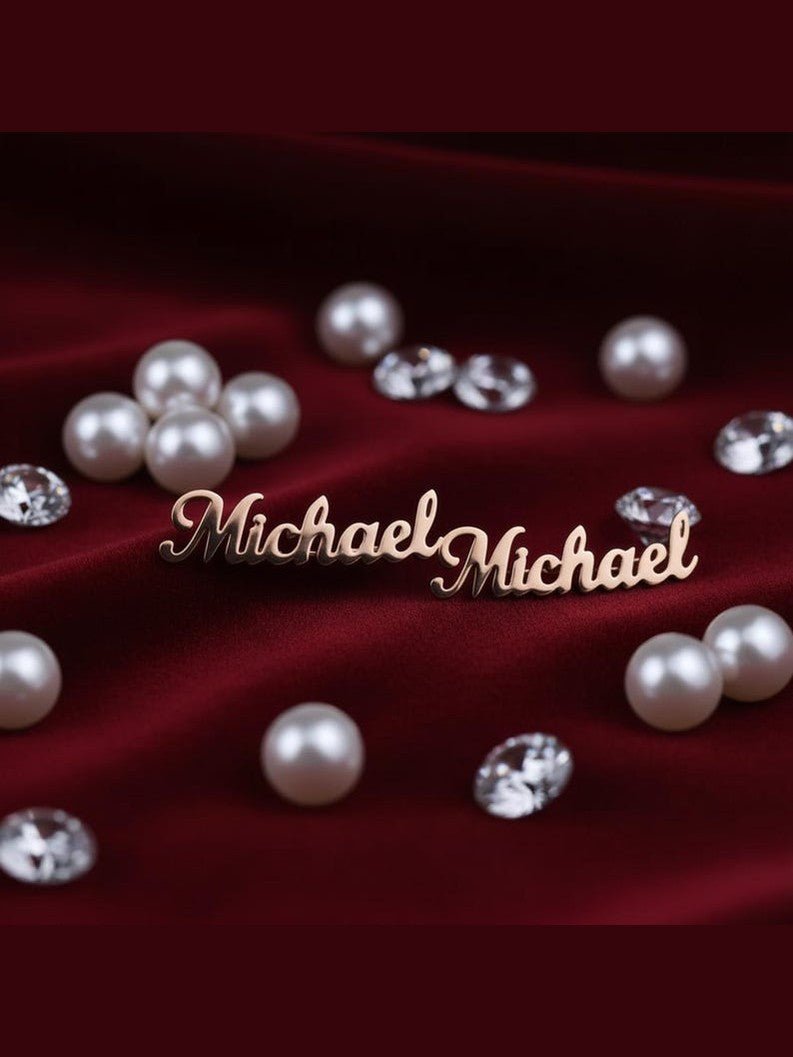 Custom Engraved Script Name Stud Earrings - Courbe et Compagnie