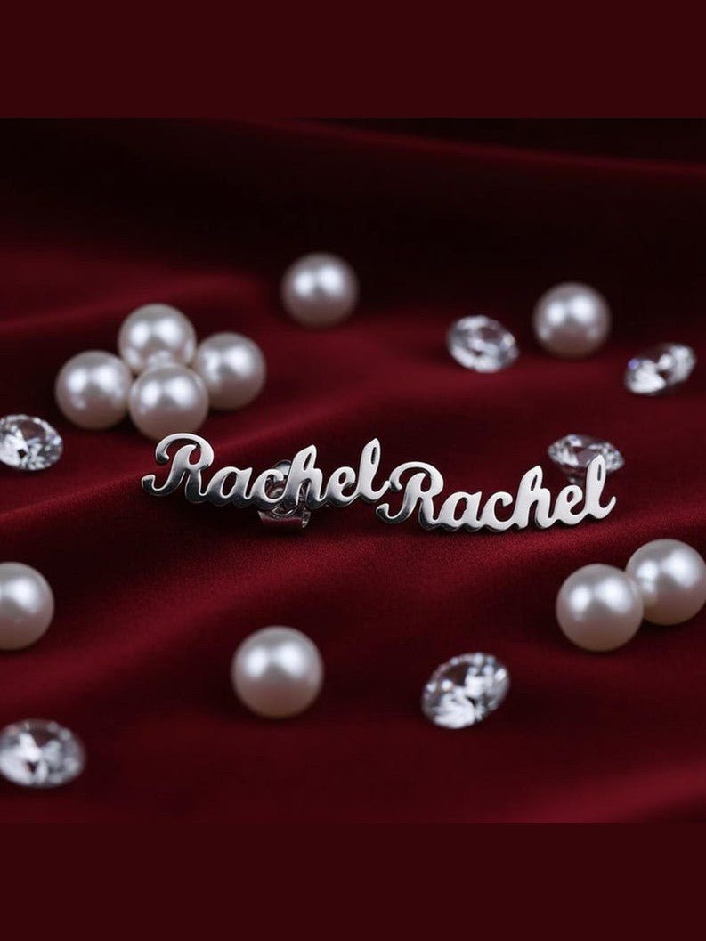 Custom Engraved Script Name Stud Earrings - Courbe et Compagnie