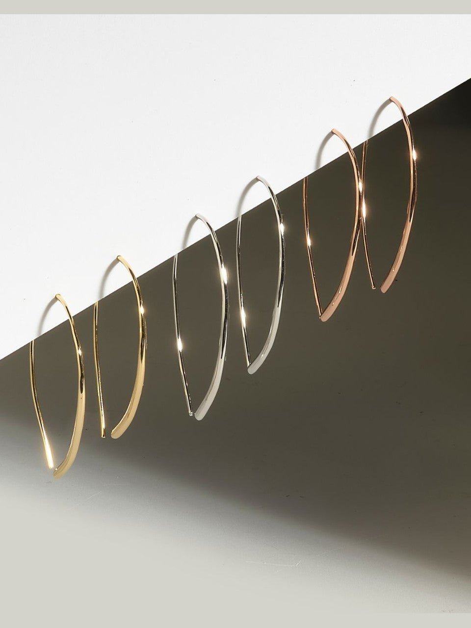 Delicate Threader Hoop Earrings - Courbe et Compagnie