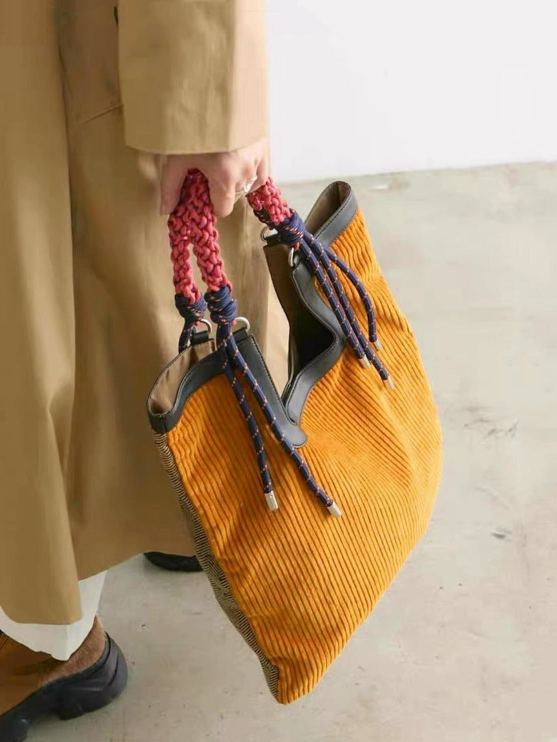 Designer Gentle Beam Tote Bag - Courbe et Compagnie