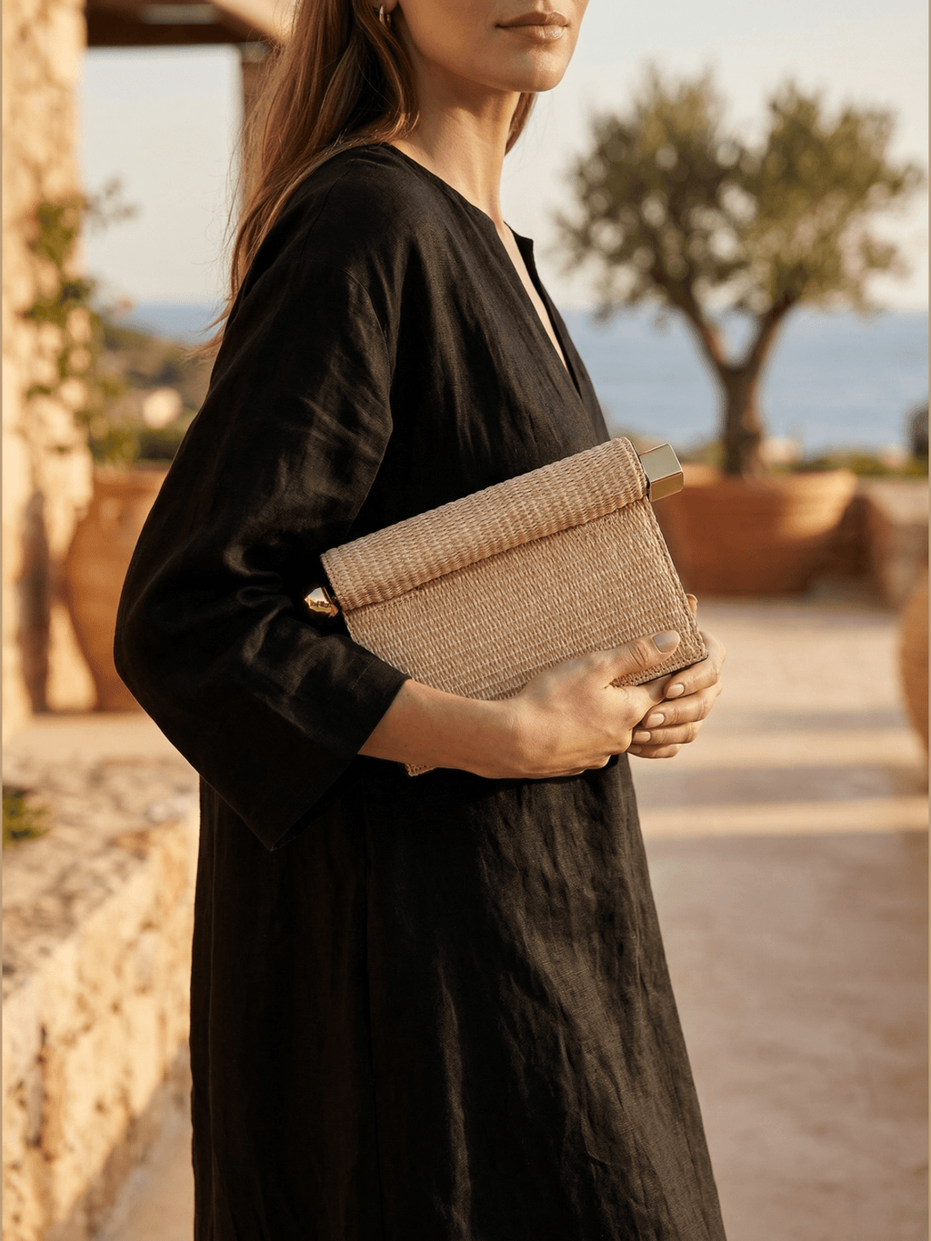 Elegant Woven Straw Foldover Clutch Natural Evening Handbag for Special Occassion - Courbe et Compagnie