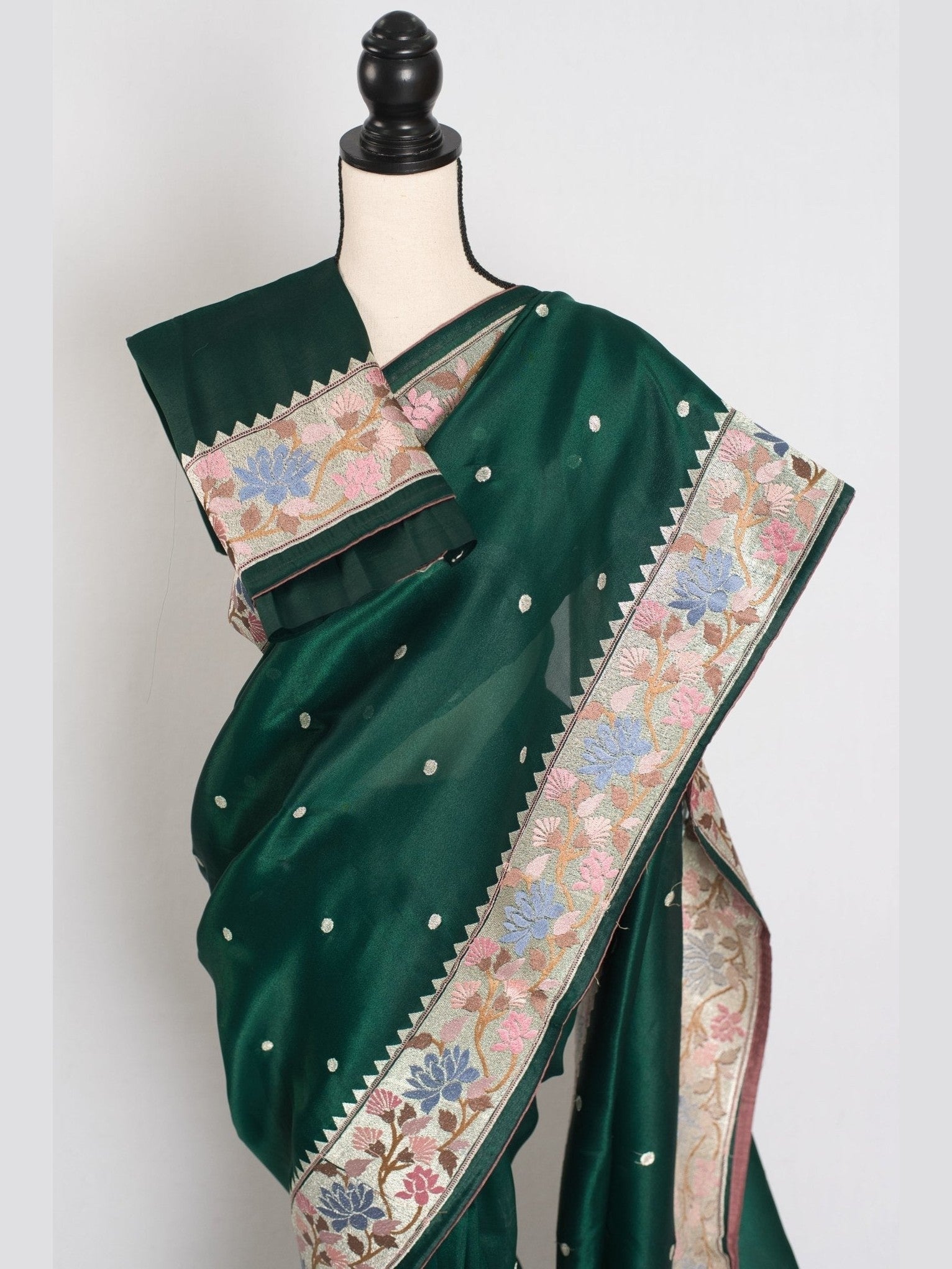 Farheen : Bottle Green Thread Embroidery Party Wear Organza Saree - Courbe et Compagnie