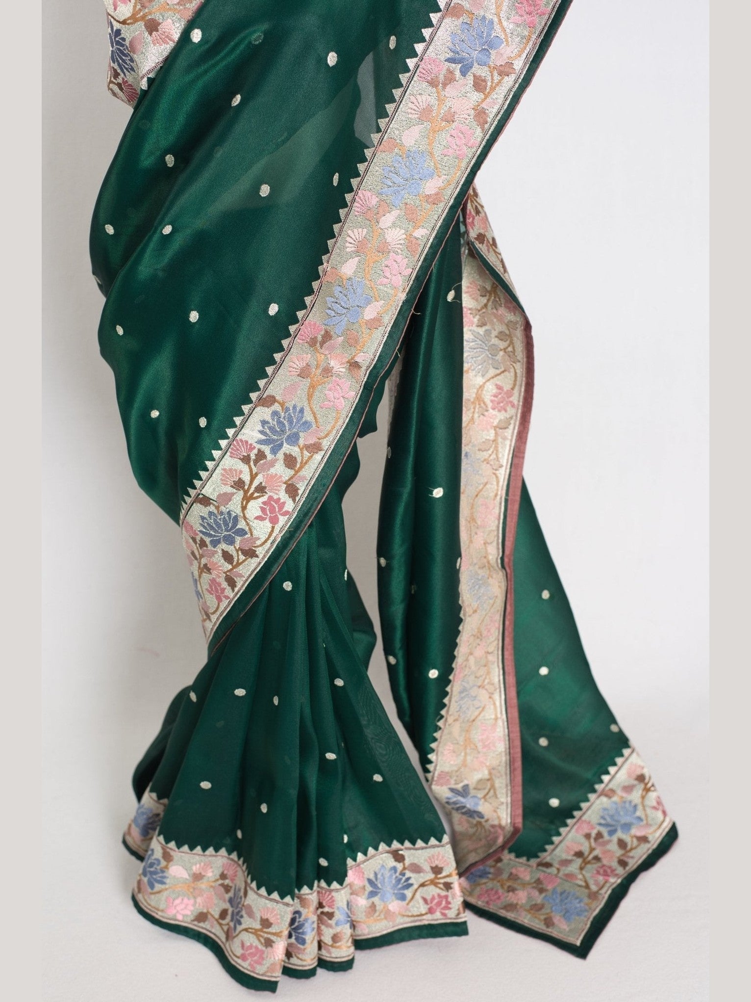 Farheen : Bottle Green Thread Embroidery Party Wear Organza Saree - Courbe et Compagnie