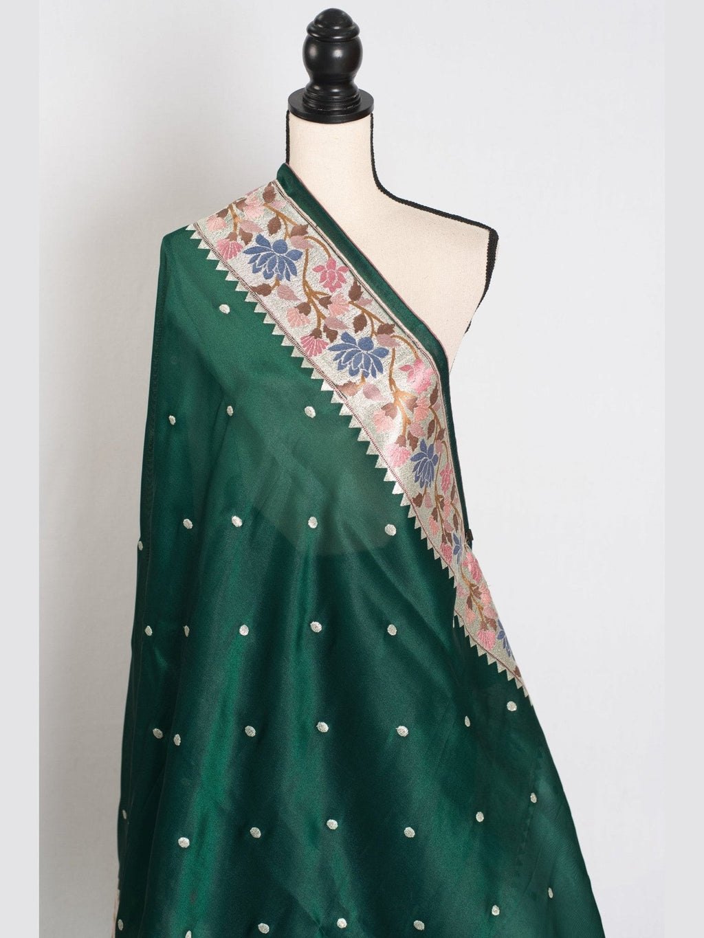 Farheen : Bottle Green Thread Embroidery Party Wear Organza Saree - Courbe et Compagnie