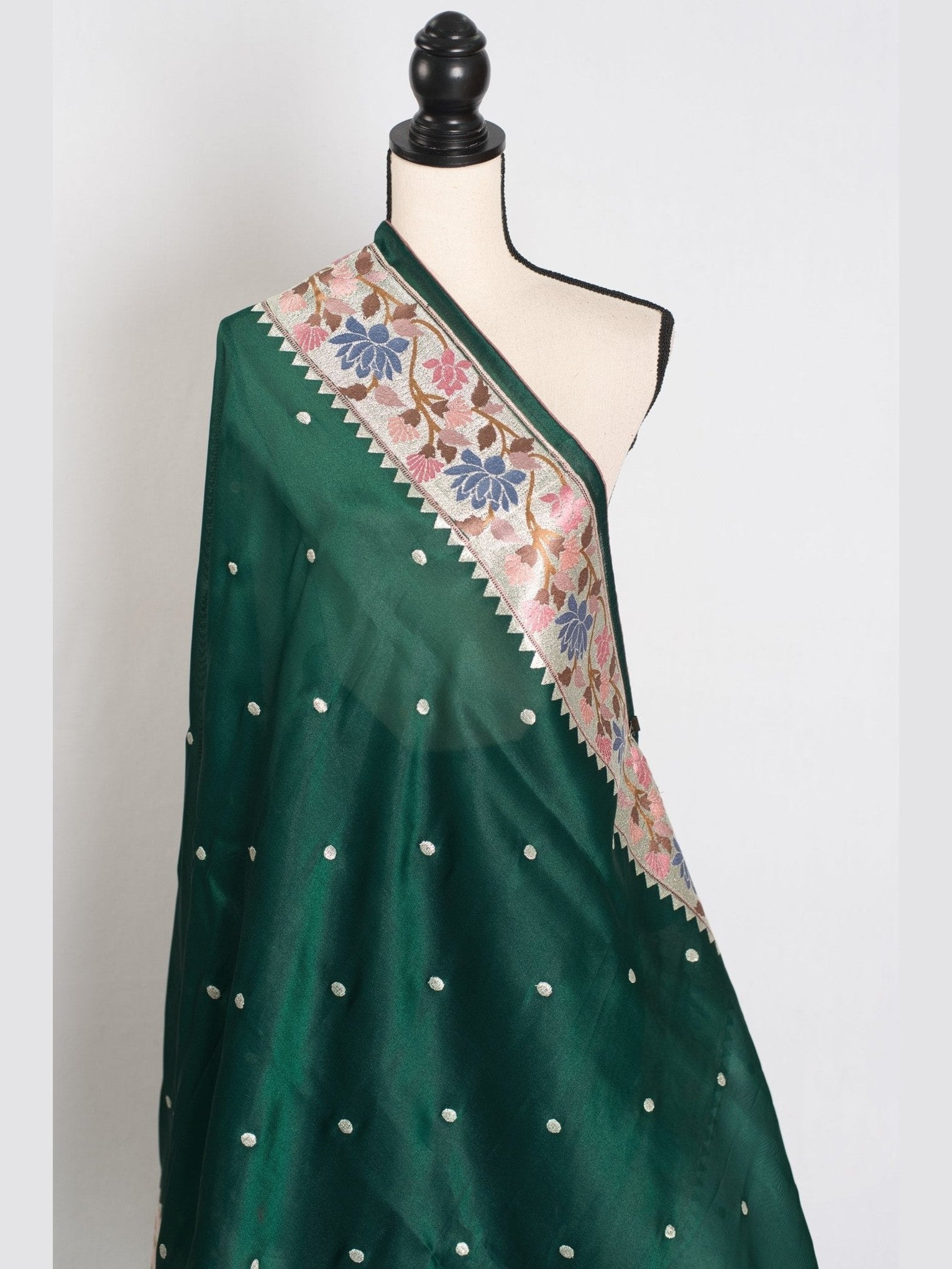 Farheen : Bottle Green Thread Embroidery Party Wear Organza Saree - Courbe et Compagnie