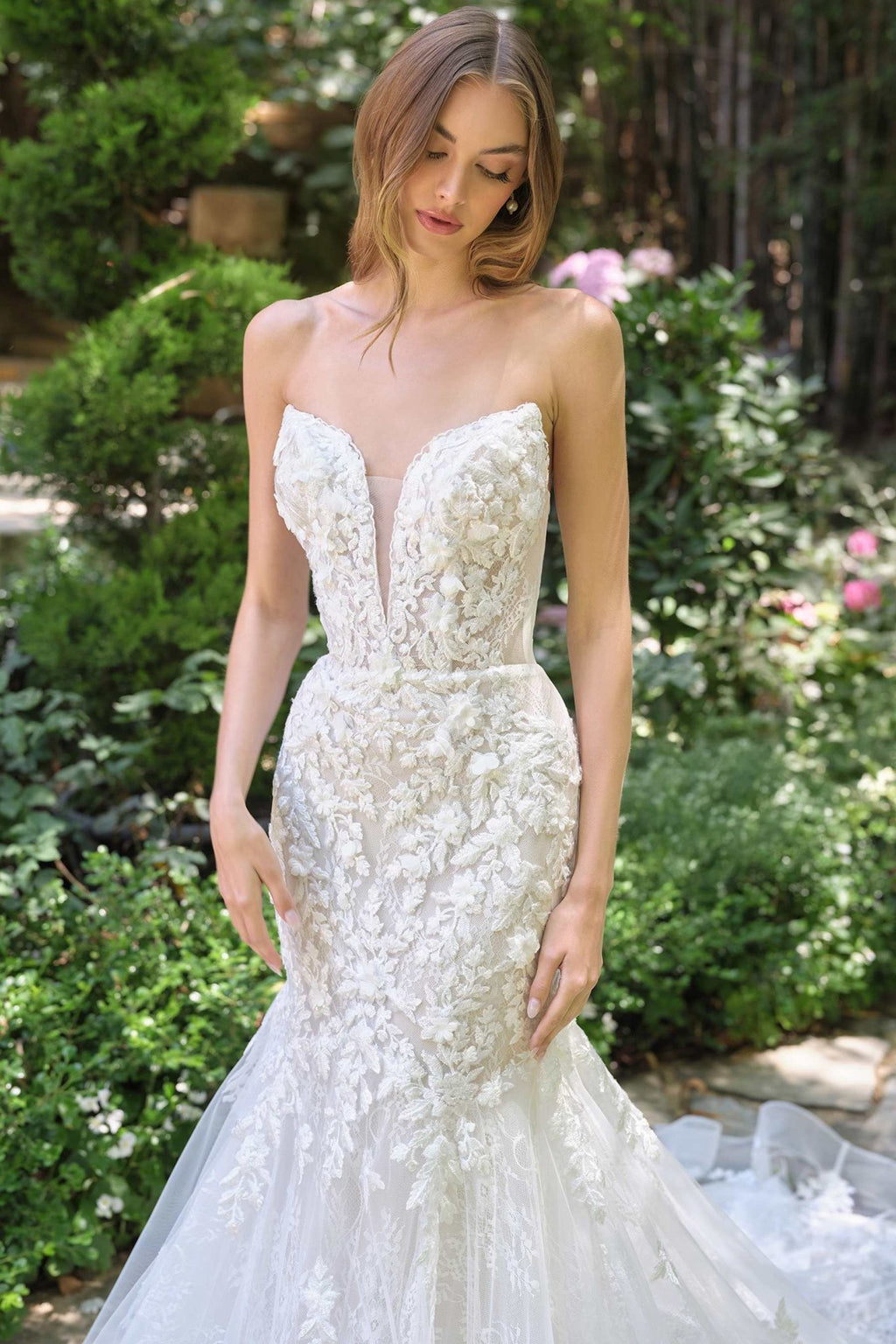 Fitted Mermaid Bridal Gown | Strapless Lace Bodice & Layered Tulle Skirt - Courbe et Compagnie