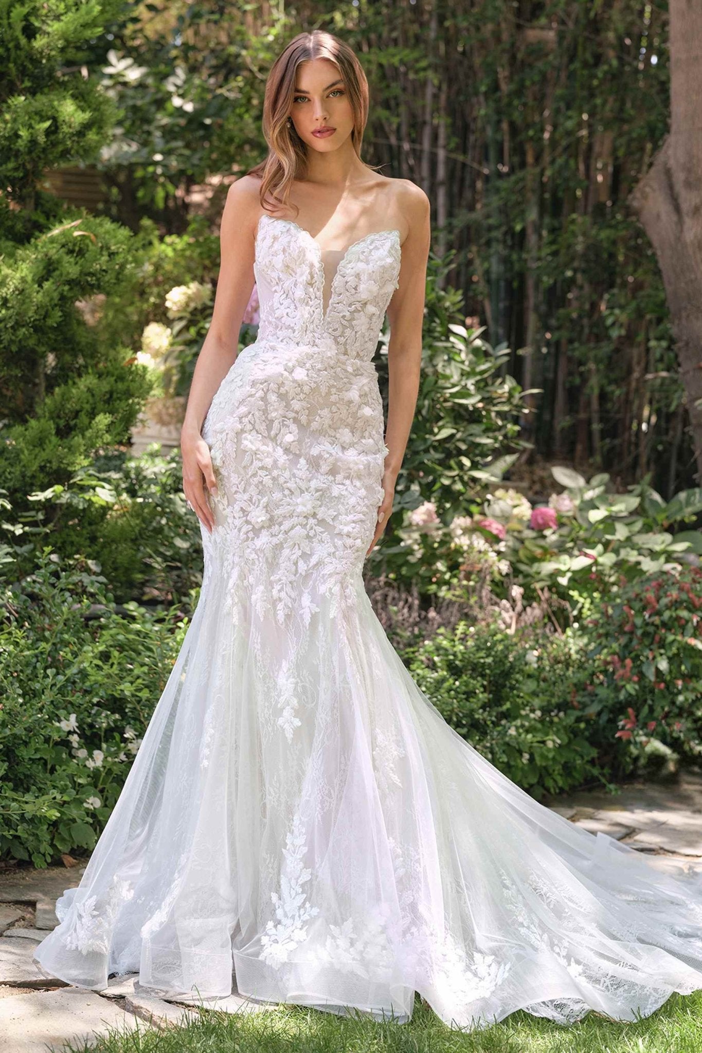 Fitted Mermaid Bridal Gown | Strapless Lace Bodice & Layered Tulle Skirt - Courbe et Compagnie