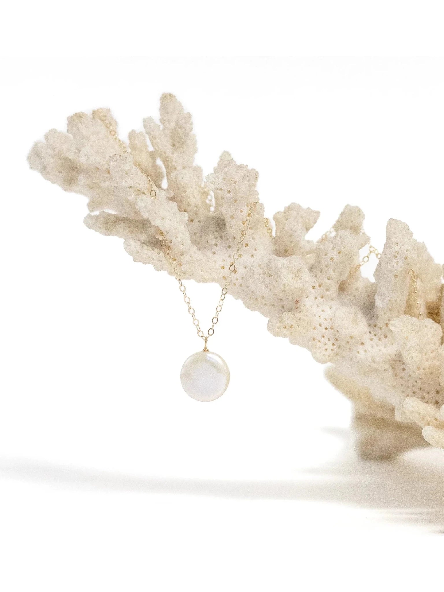 Freshwater Coin Pearl Necklace - Courbe et Compagnie