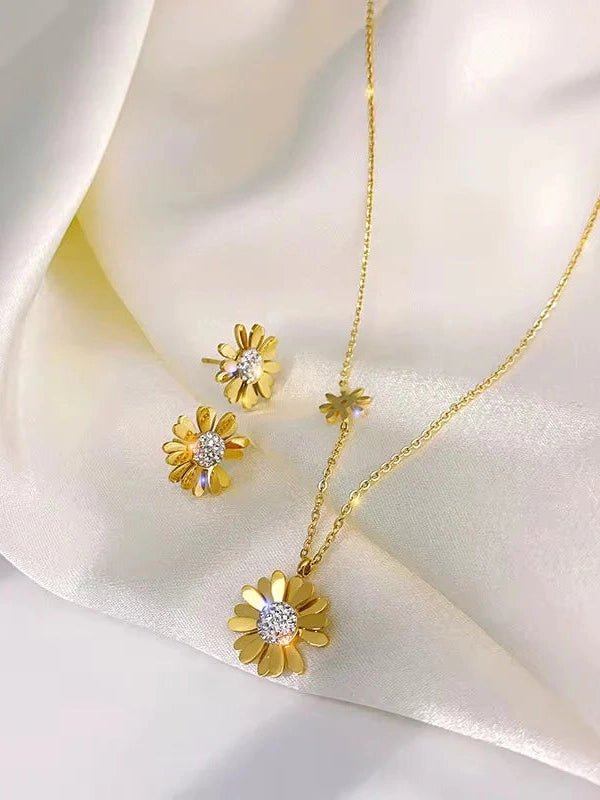 Gold Daisy Pendant Necklace - Courbe et Compagnie