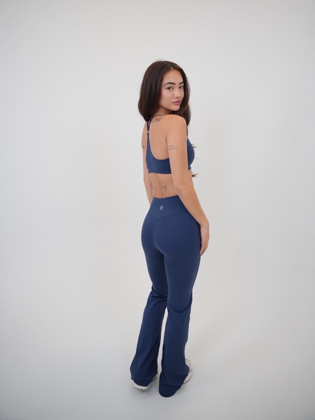 I Live in Luxury Navy Blue Sports Bra - Courbe et Compagnie