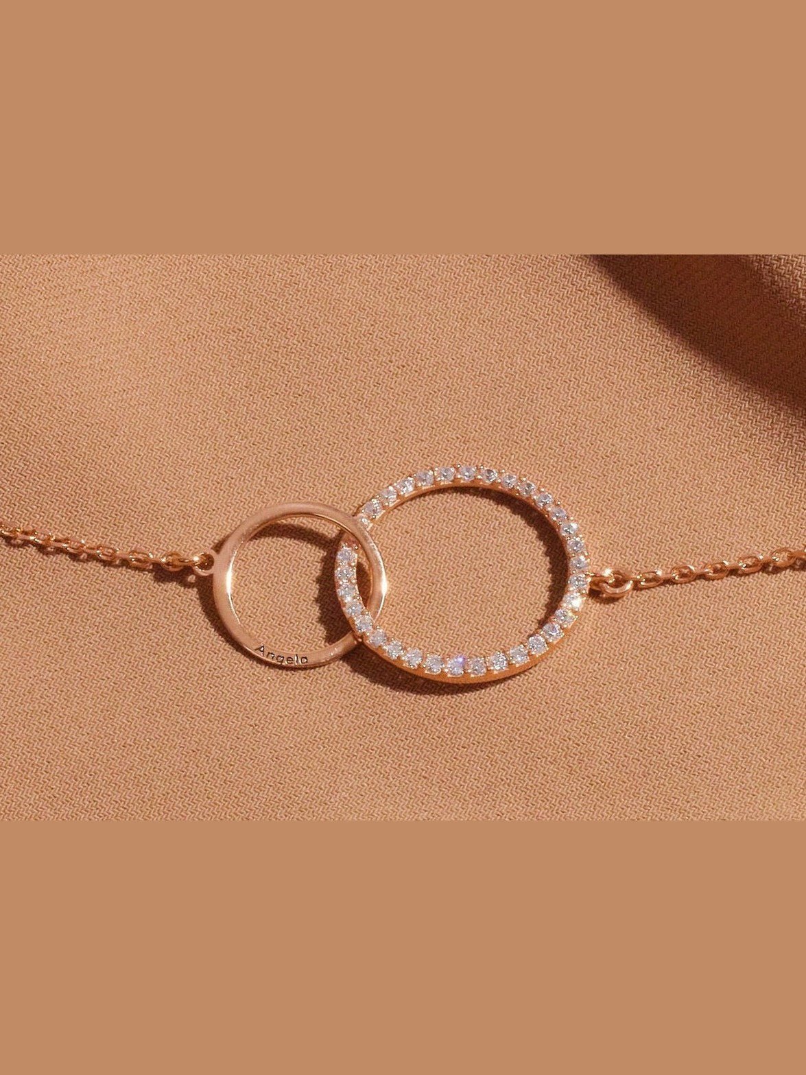 Infinity Link Bracelet with Diamonds - Courbe et Compagnie