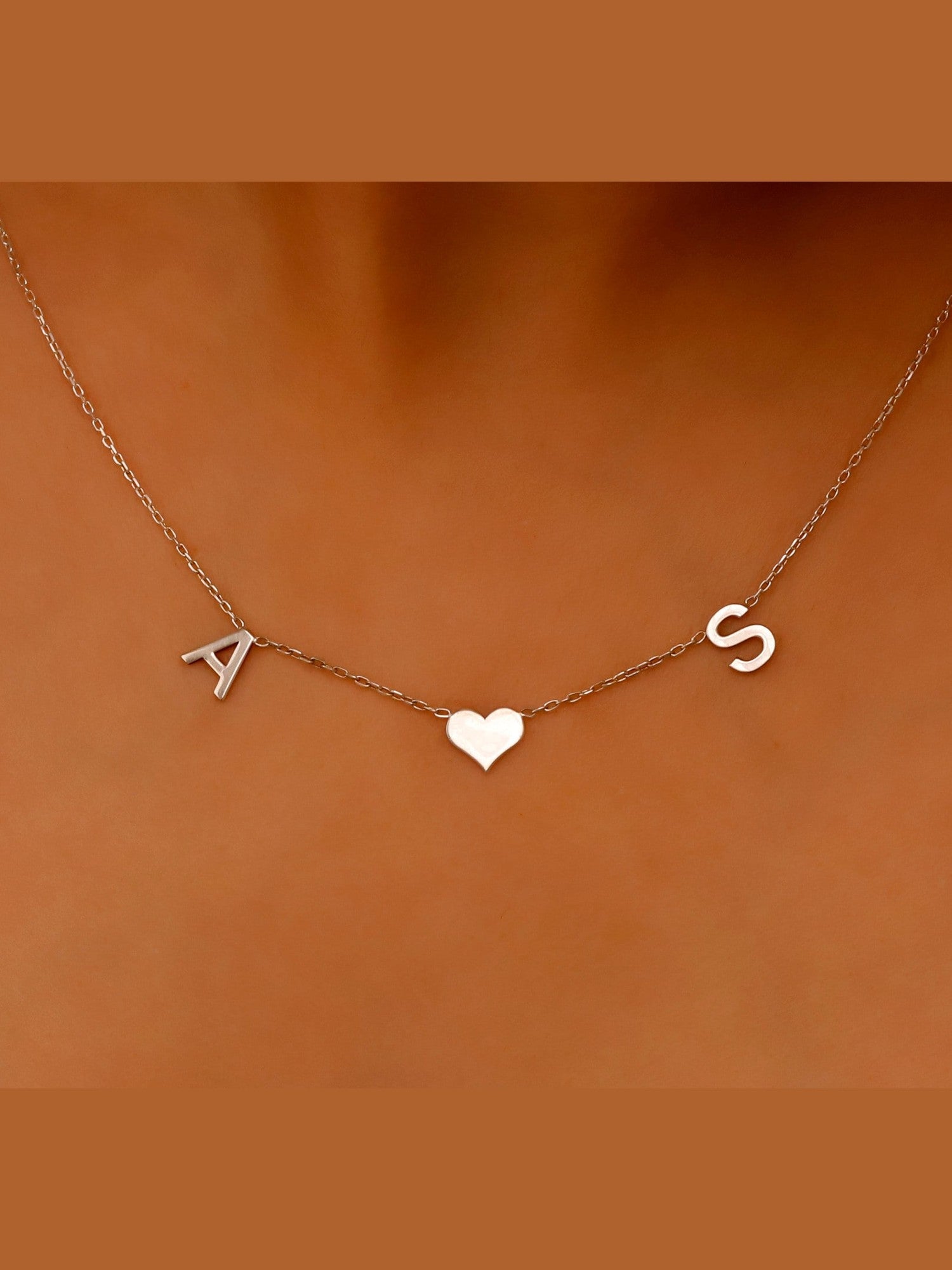 Initial Heart Necklace | Delicate Personalized Jewelry for Women - Courbe et Compagnie