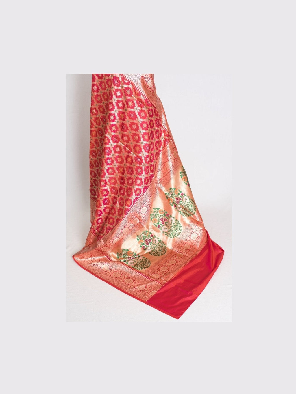 Ishq : Exclusive Coral Pink Bridal Banarasi Saree with Minakari Jaal Weaving - Courbe et Compagnie