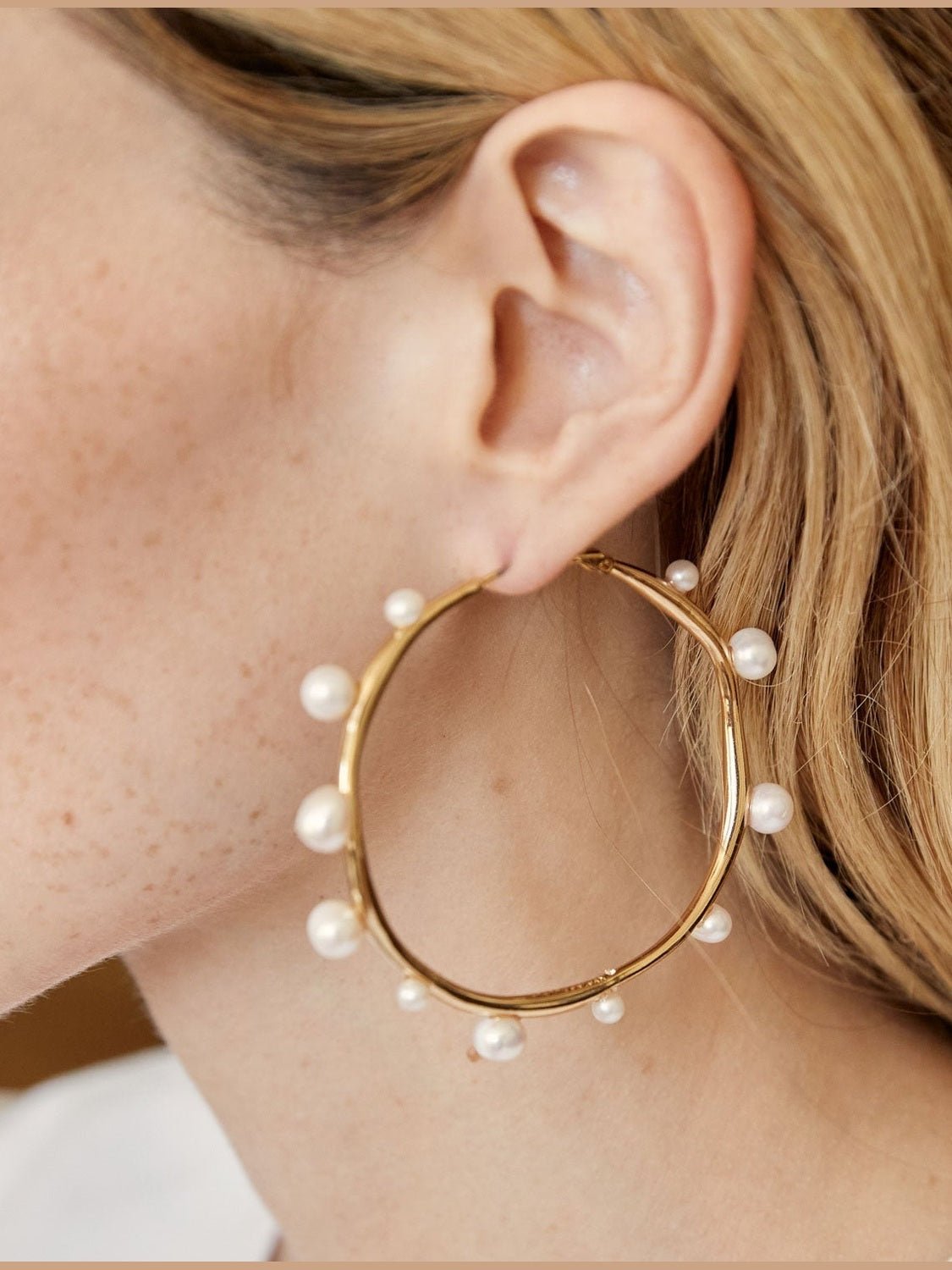 Isla Pearl Hoop Earrings - Courbe et Compagnie