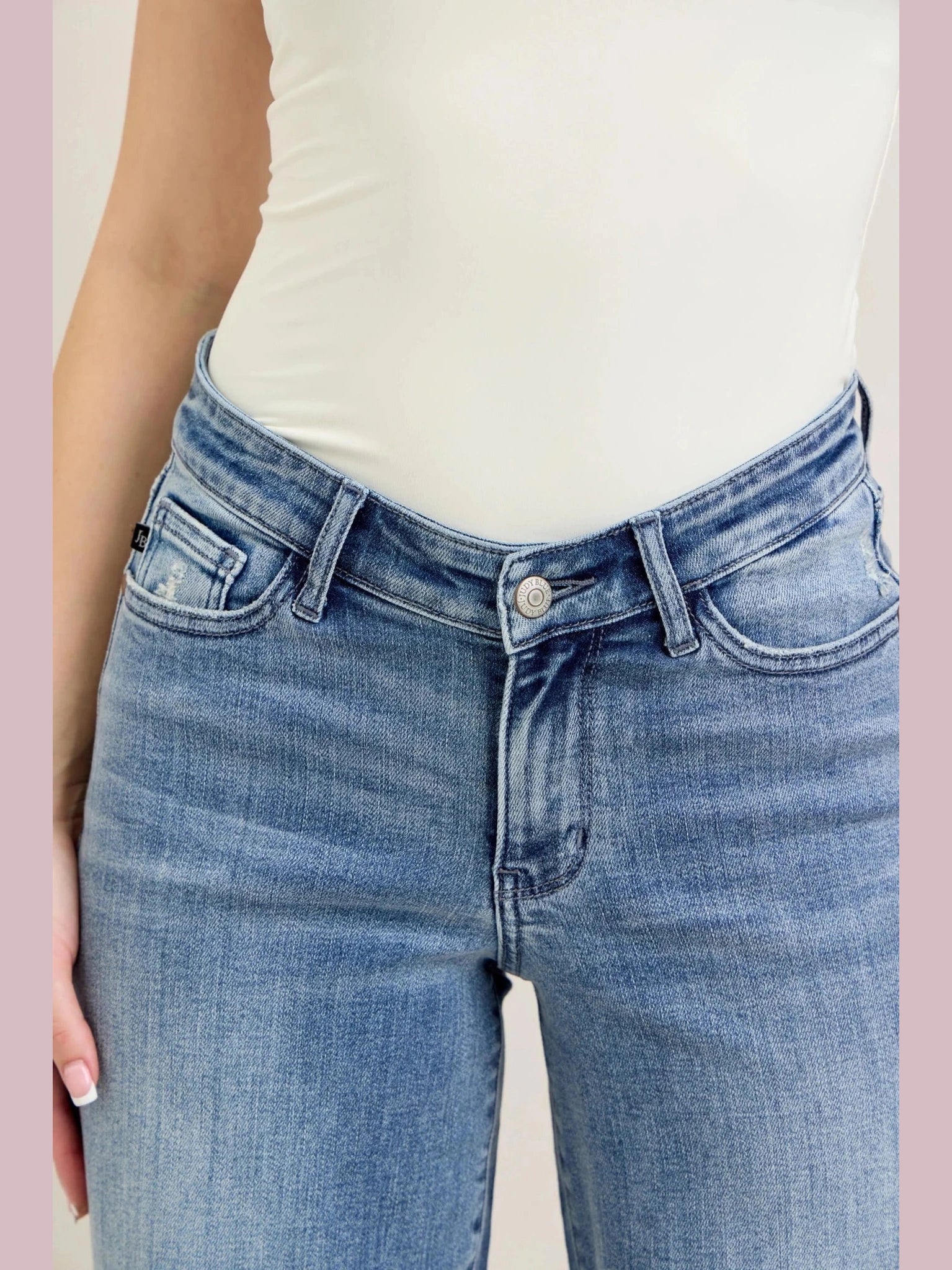 Judy Blue Full Size V - Front Baggy Jeans Plus Size - Courbe et Compagnie