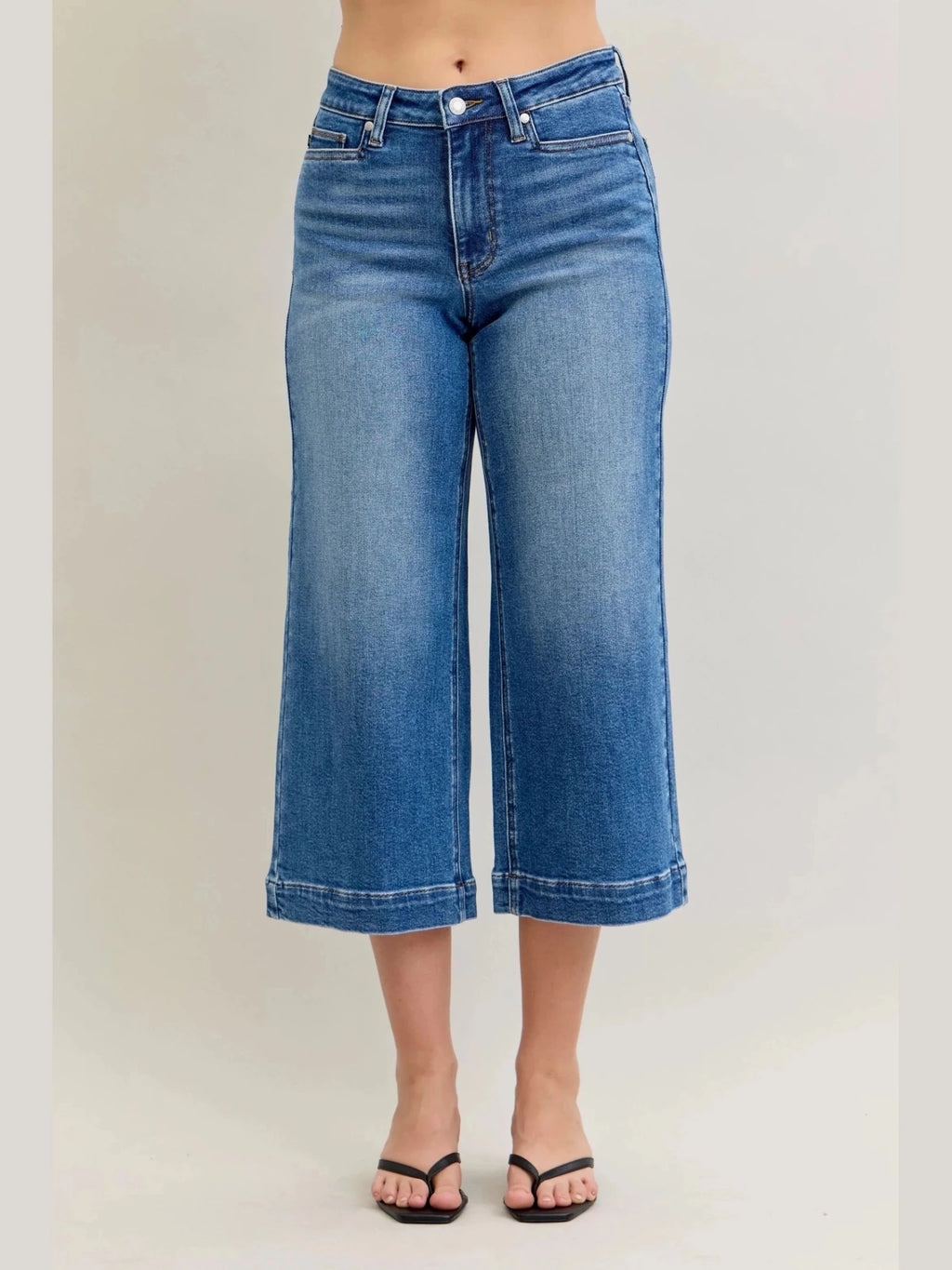 Judy Blue Mid Rise Crop Wide Leg Jeans - Courbe et Compagnie