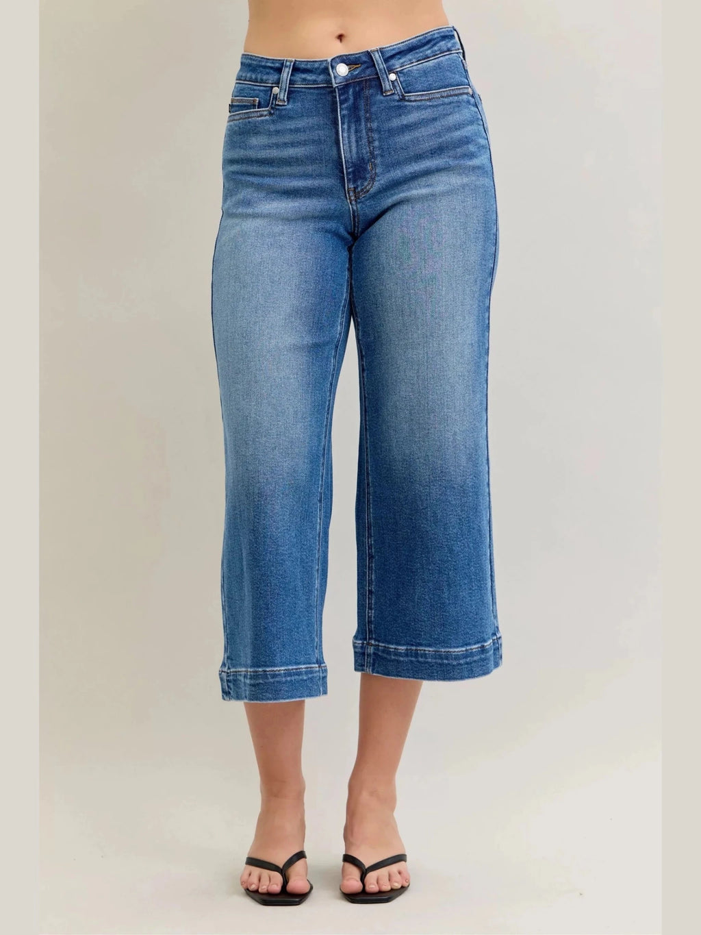 Judy Blue Mid Rise Crop Wide Leg Jeans - Courbe et Compagnie